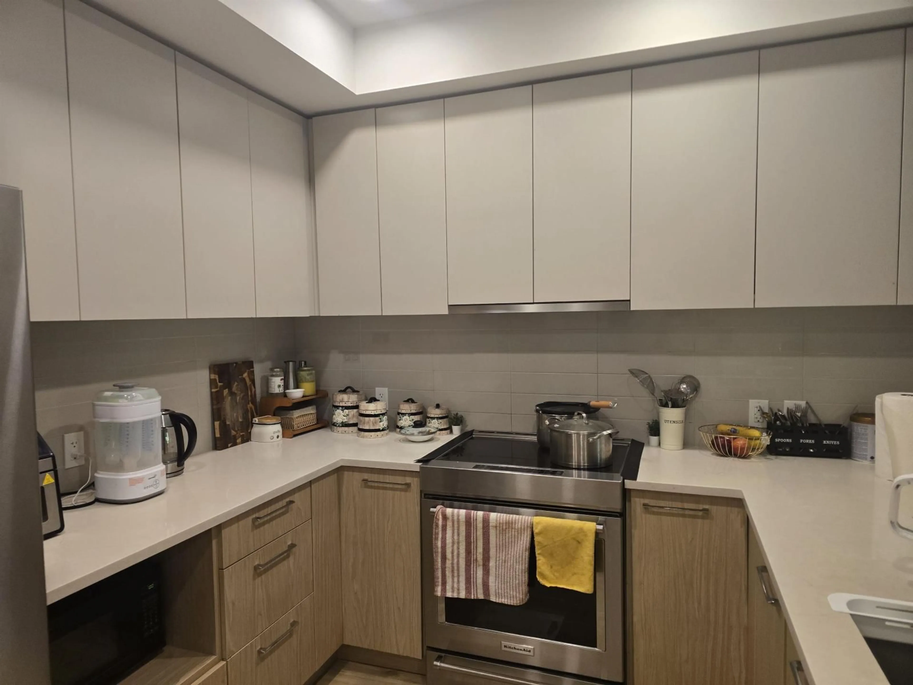 Standard kitchen, unknown for 205 - 3182 GLADWIN ROAD, Abbotsford British Columbia V2T0K8