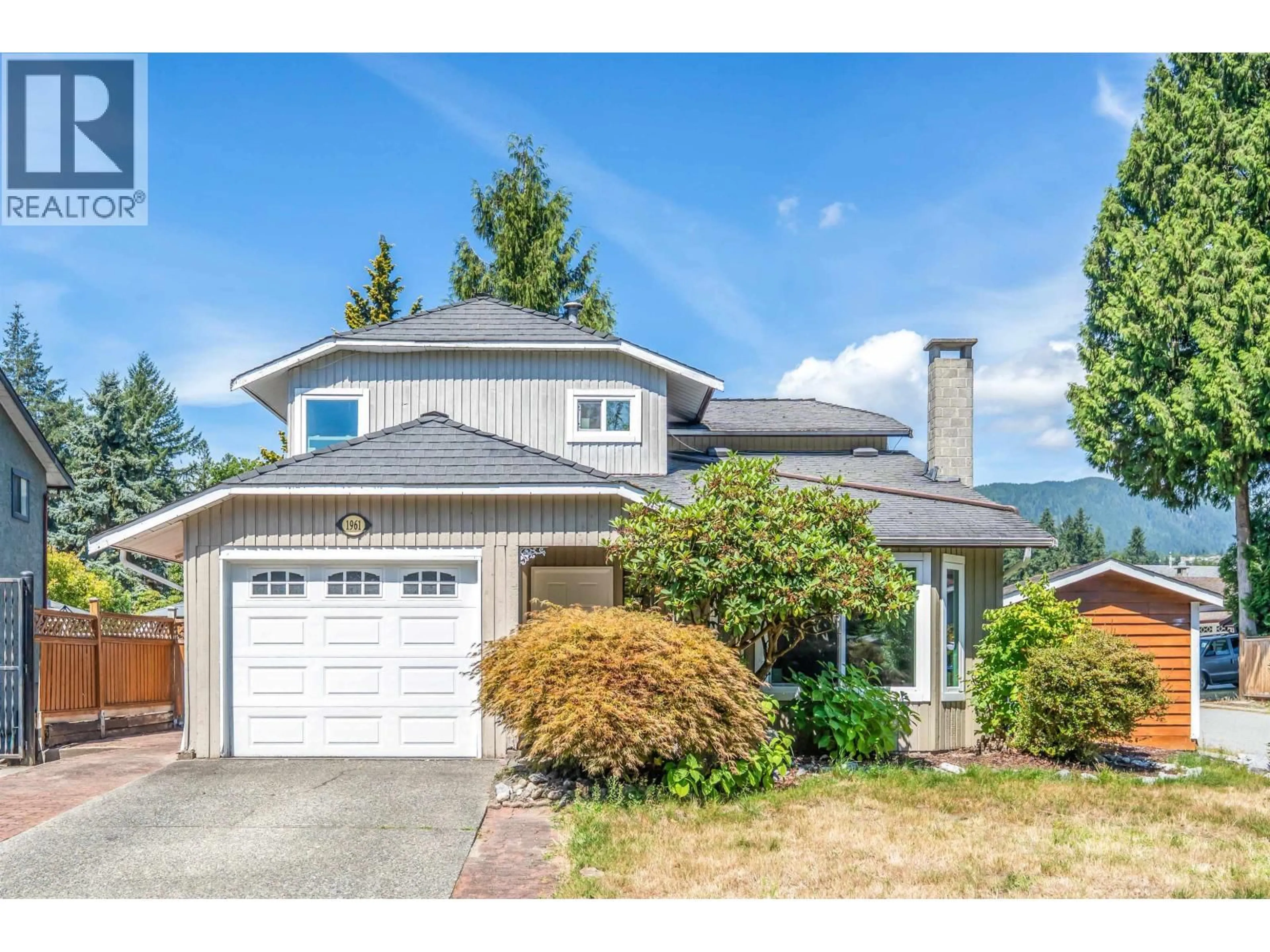 Home with vinyl exterior material, street for 1961 FLYNN CRESCENT, Coquitlam British Columbia V3E1W7