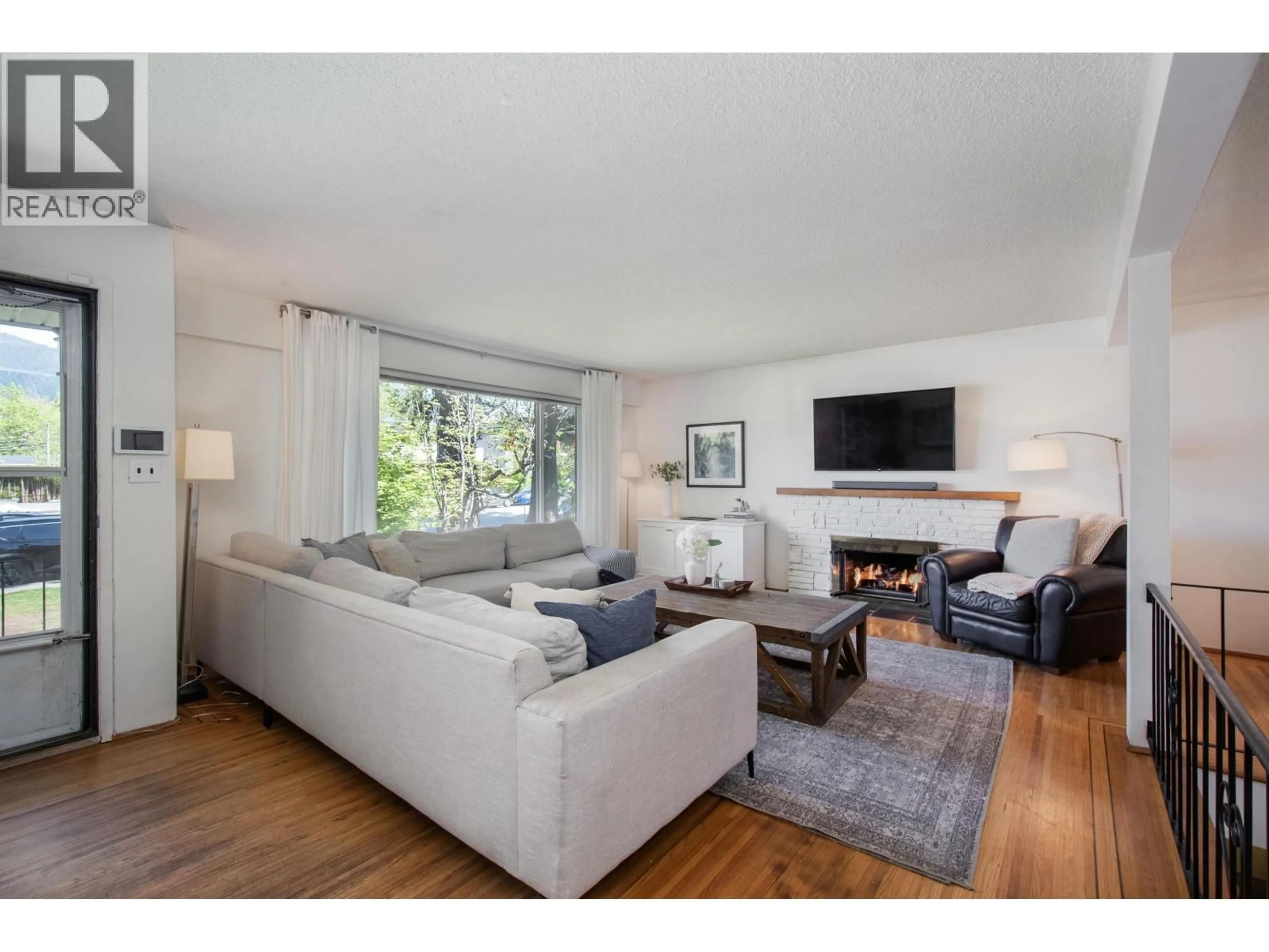 Living room with furniture, wood/laminate floor for 361 19TH STREET, North Vancouver British Columbia V7M1X7
