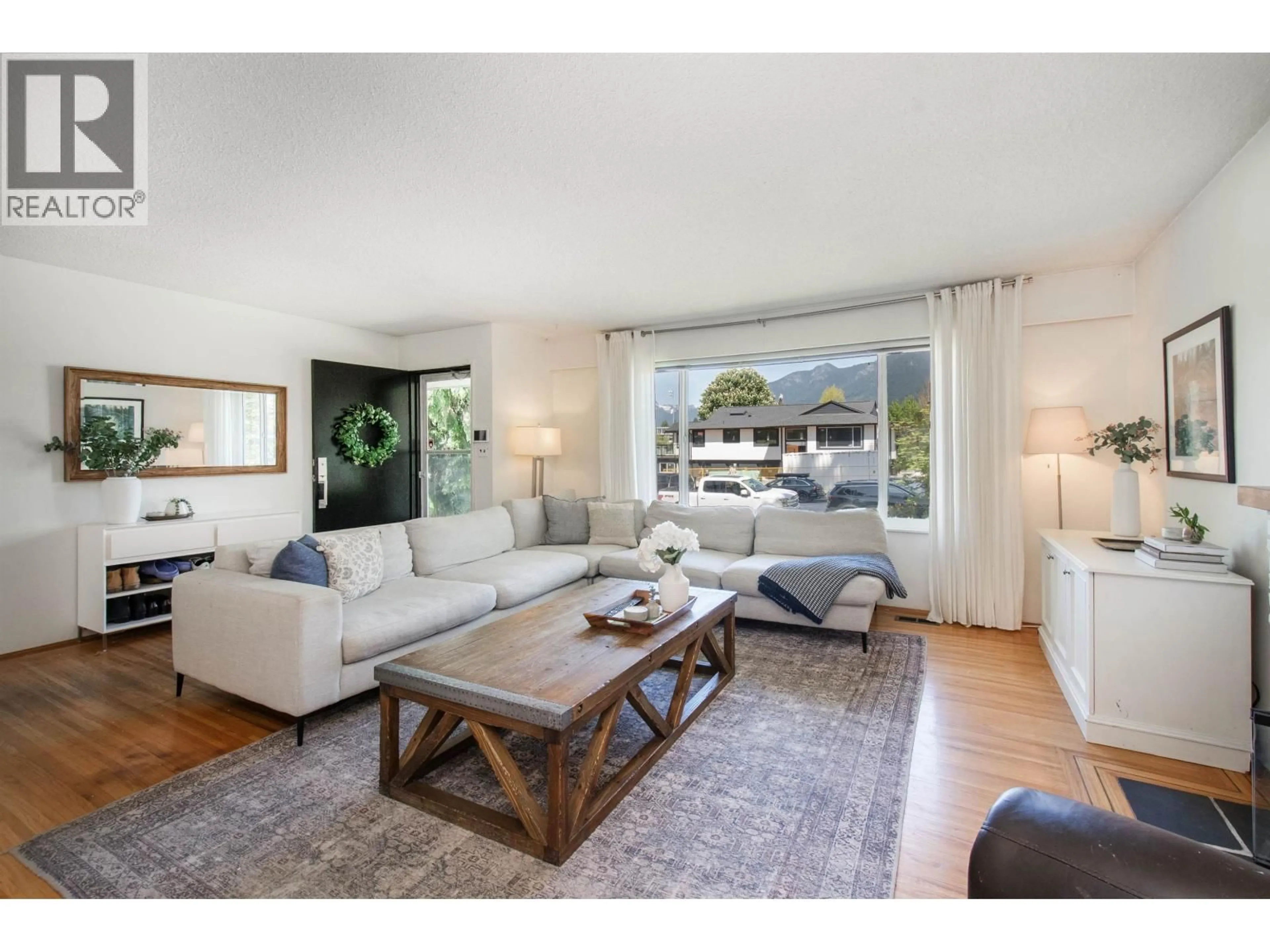 Living room with furniture, unknown for 361 19TH STREET, North Vancouver British Columbia V7M1X7