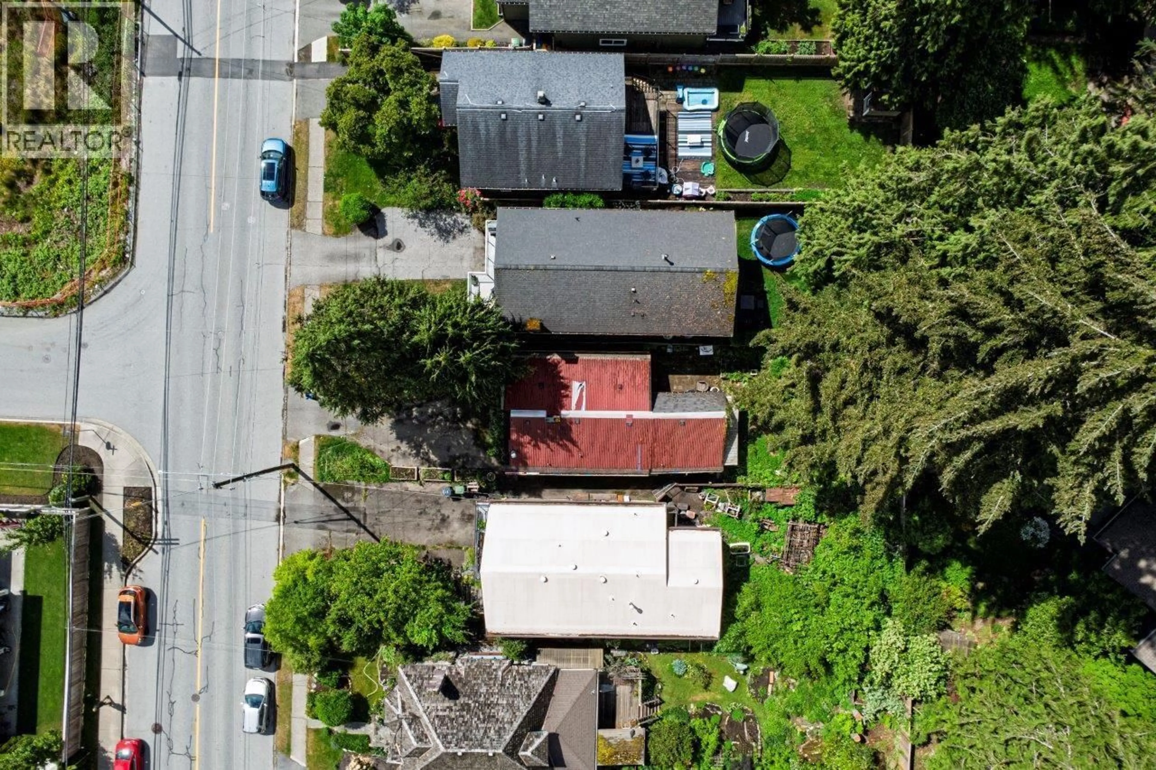A pic from outside/outdoor area/front of a property/back of a property/a pic from drone, street for 3297 FROMME ROAD, North Vancouver British Columbia V7K2E1