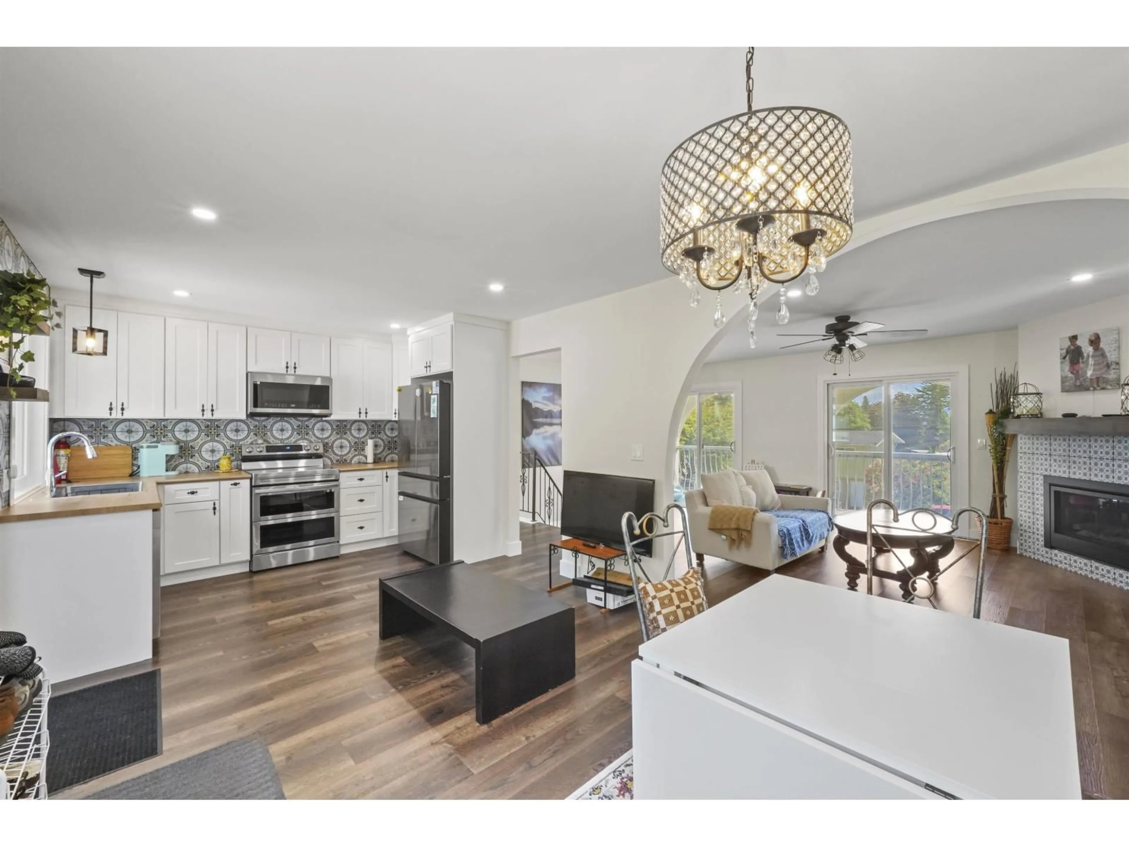 Open concept kitchen, unknown for 34941 DOUGLAS AVENUE, Mission British Columbia V2V6S3