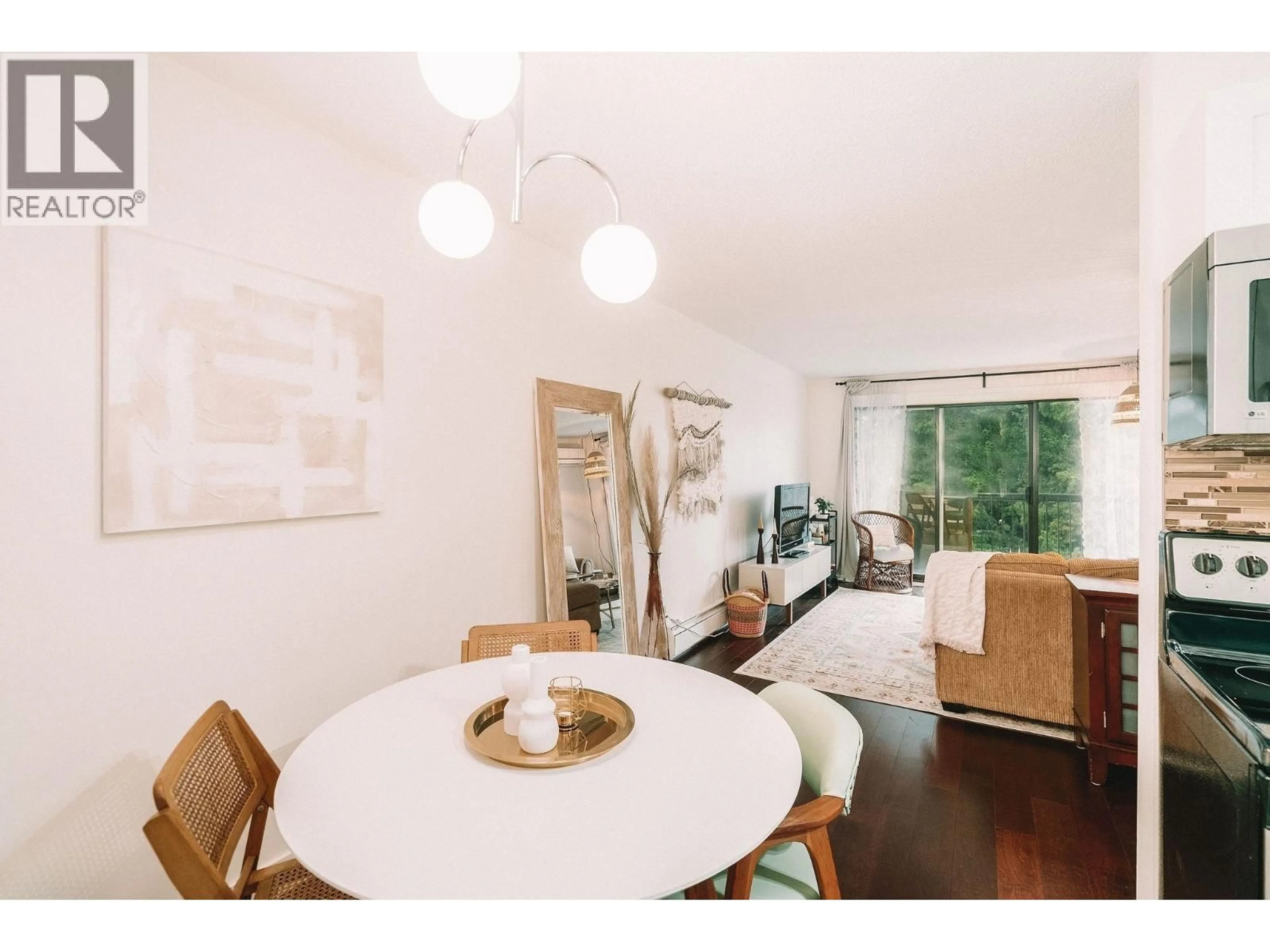 Dining room, wood/laminate floor for 302 - 620 EIGHTH AVENUE, New Westminster British Columbia V3M5V7