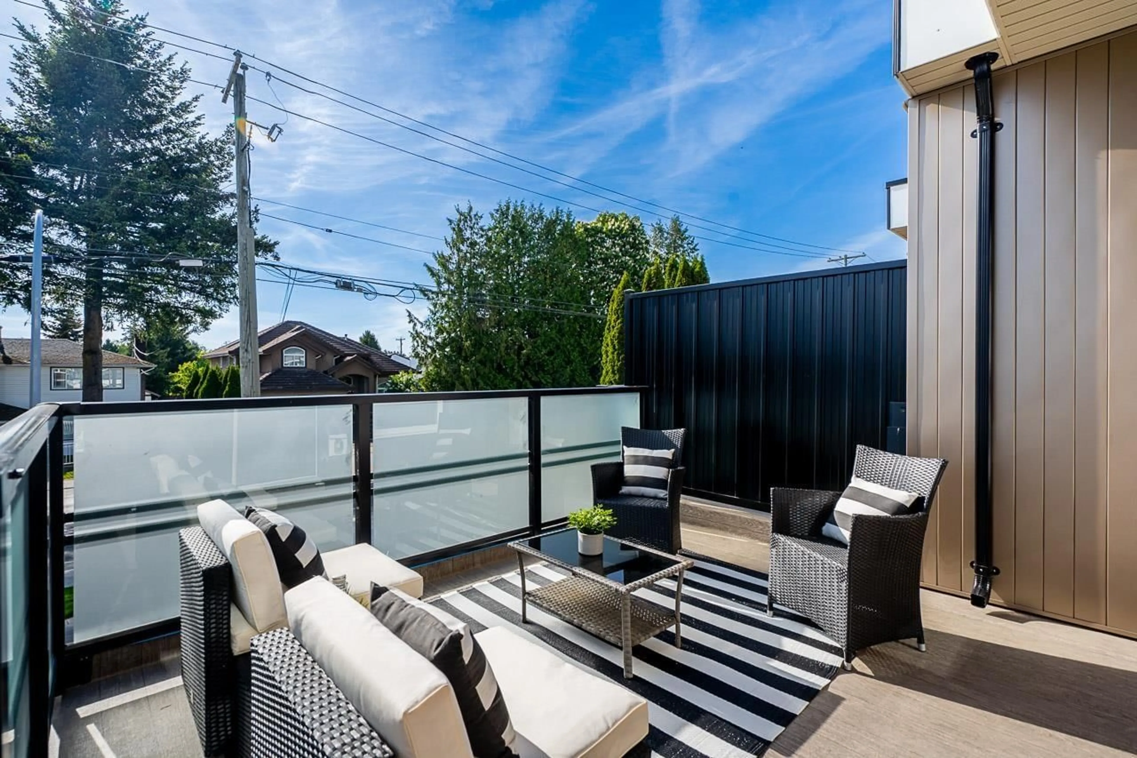 Patio, street for 7472 124 STREET, Surrey British Columbia V3W1P2