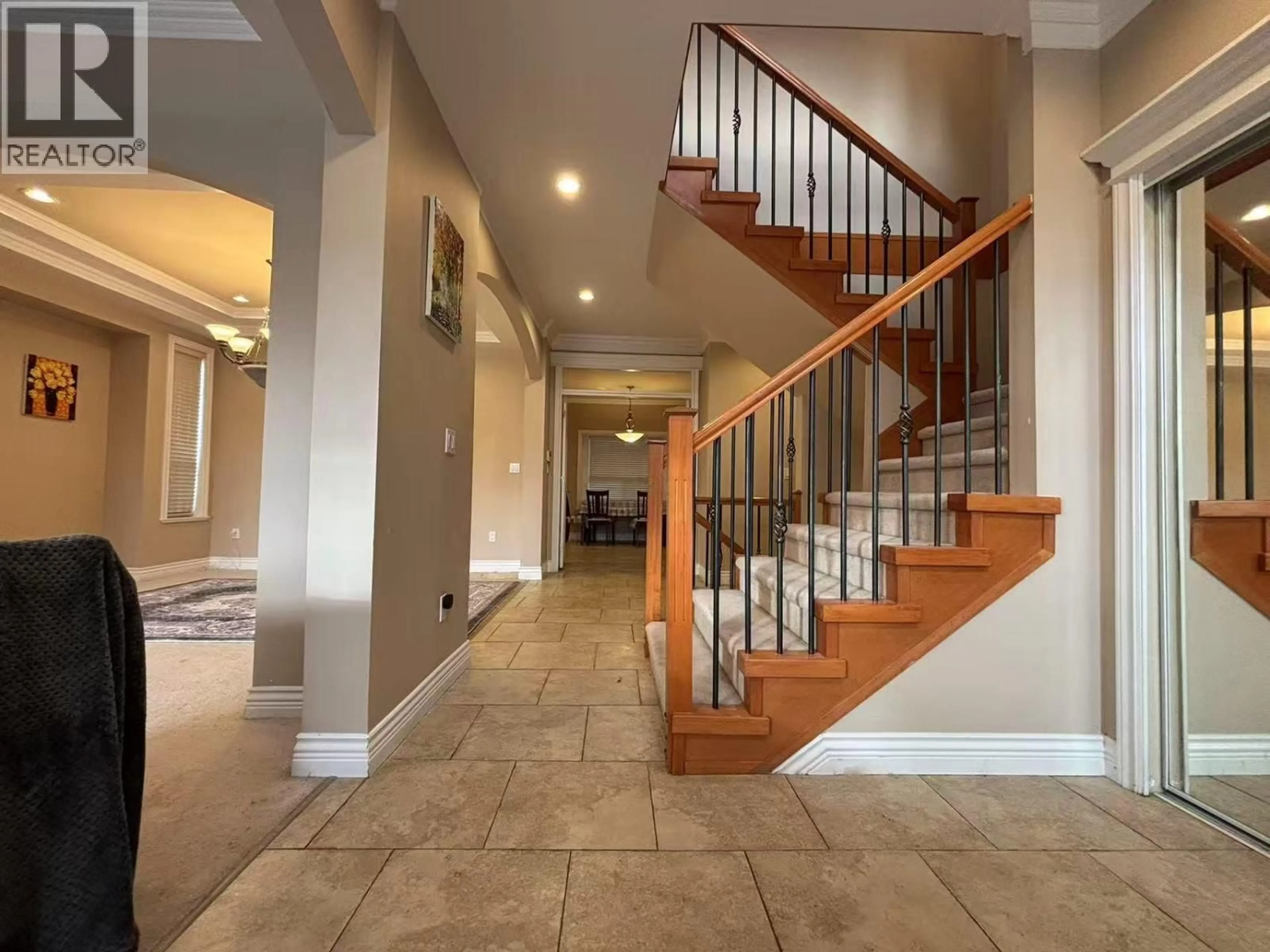 Indoor foyer for 6835 BURFORD STREET, Burnaby British Columbia V5E1R9