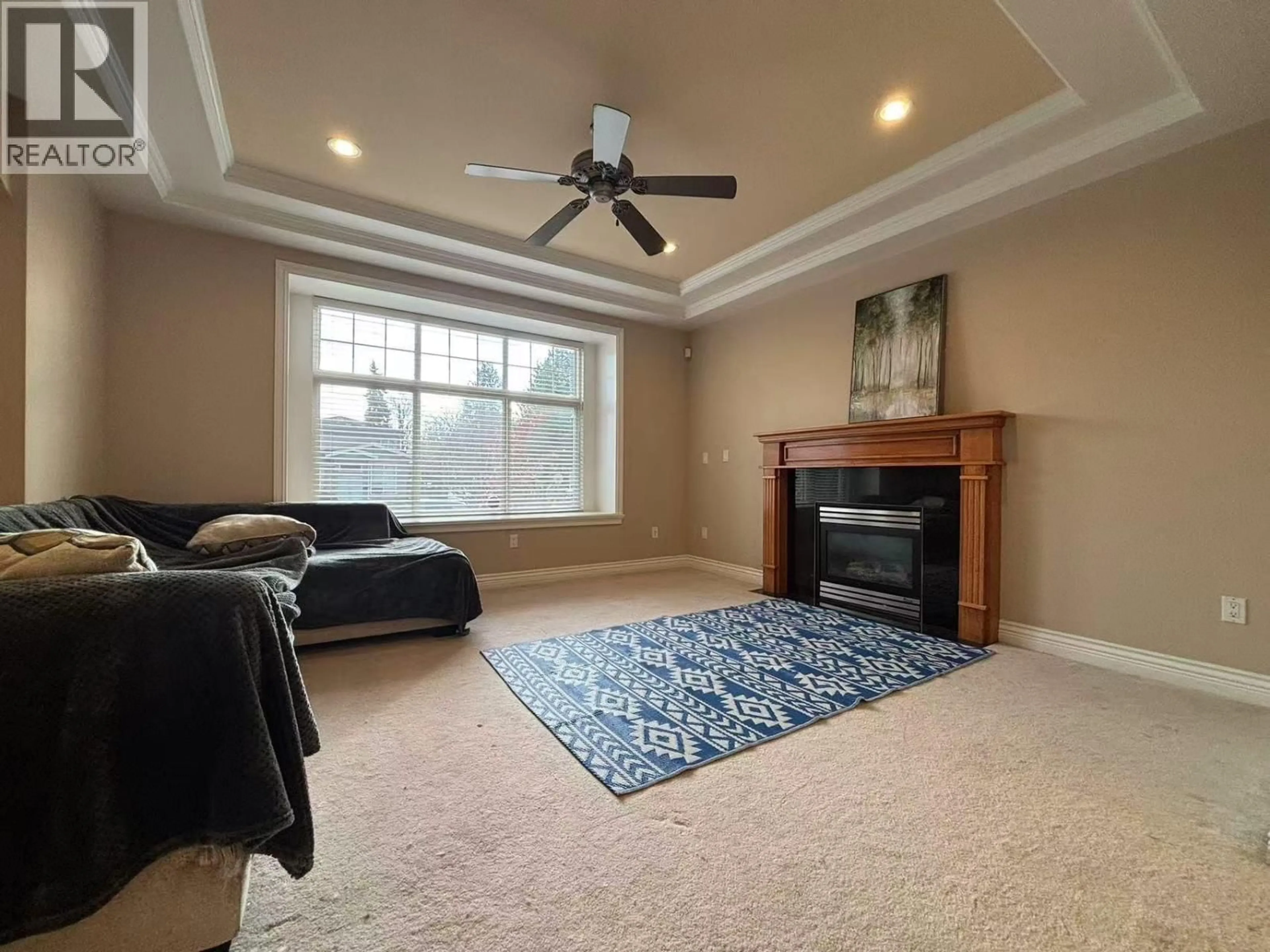 Living room with furniture, carpet floor for 6835 BURFORD STREET, Burnaby British Columbia V5E1R9