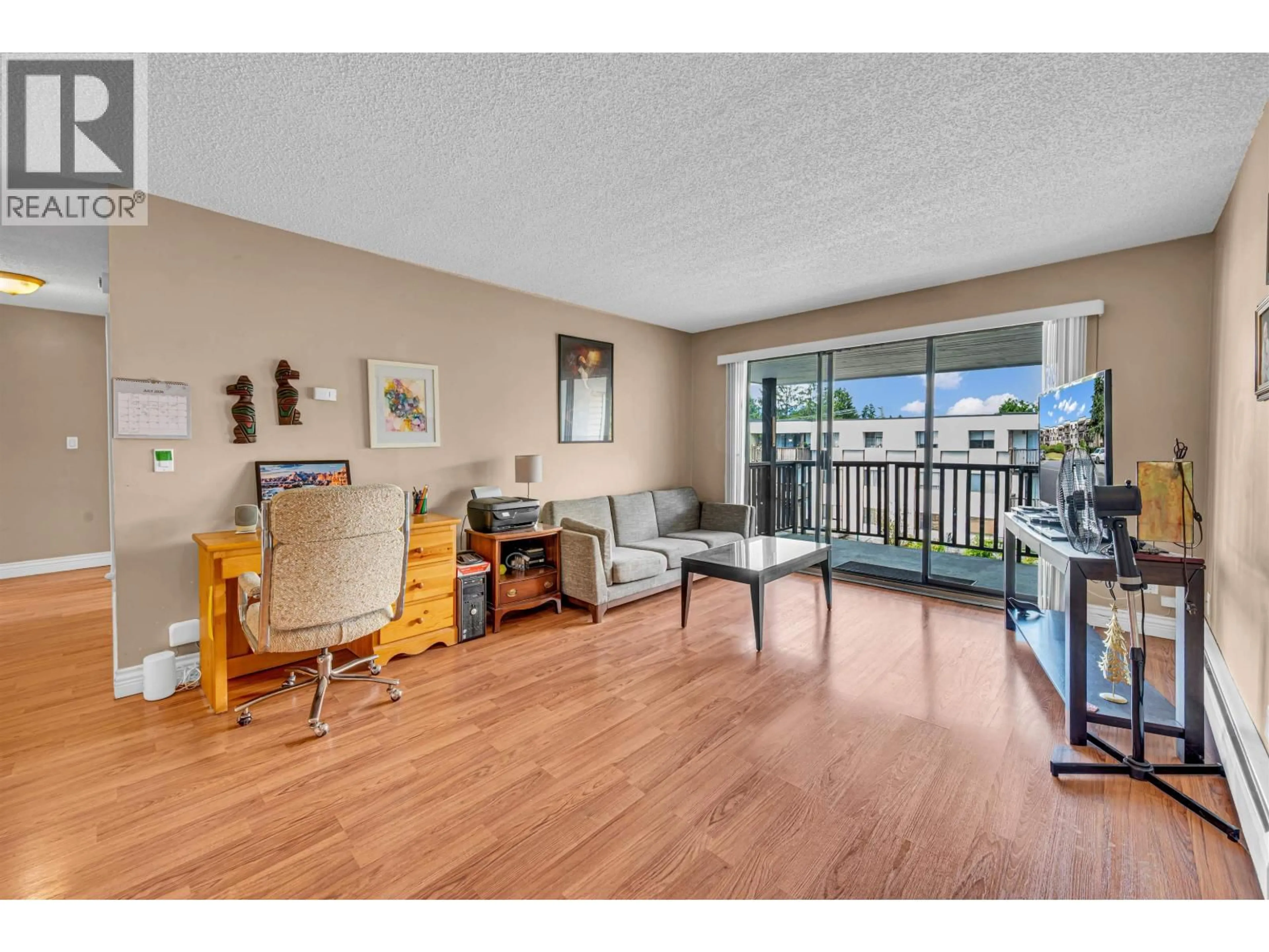 Living room with furniture, wood/laminate floor for 311 - 12170 222 STREET, Maple Ridge British Columbia V2X8H1