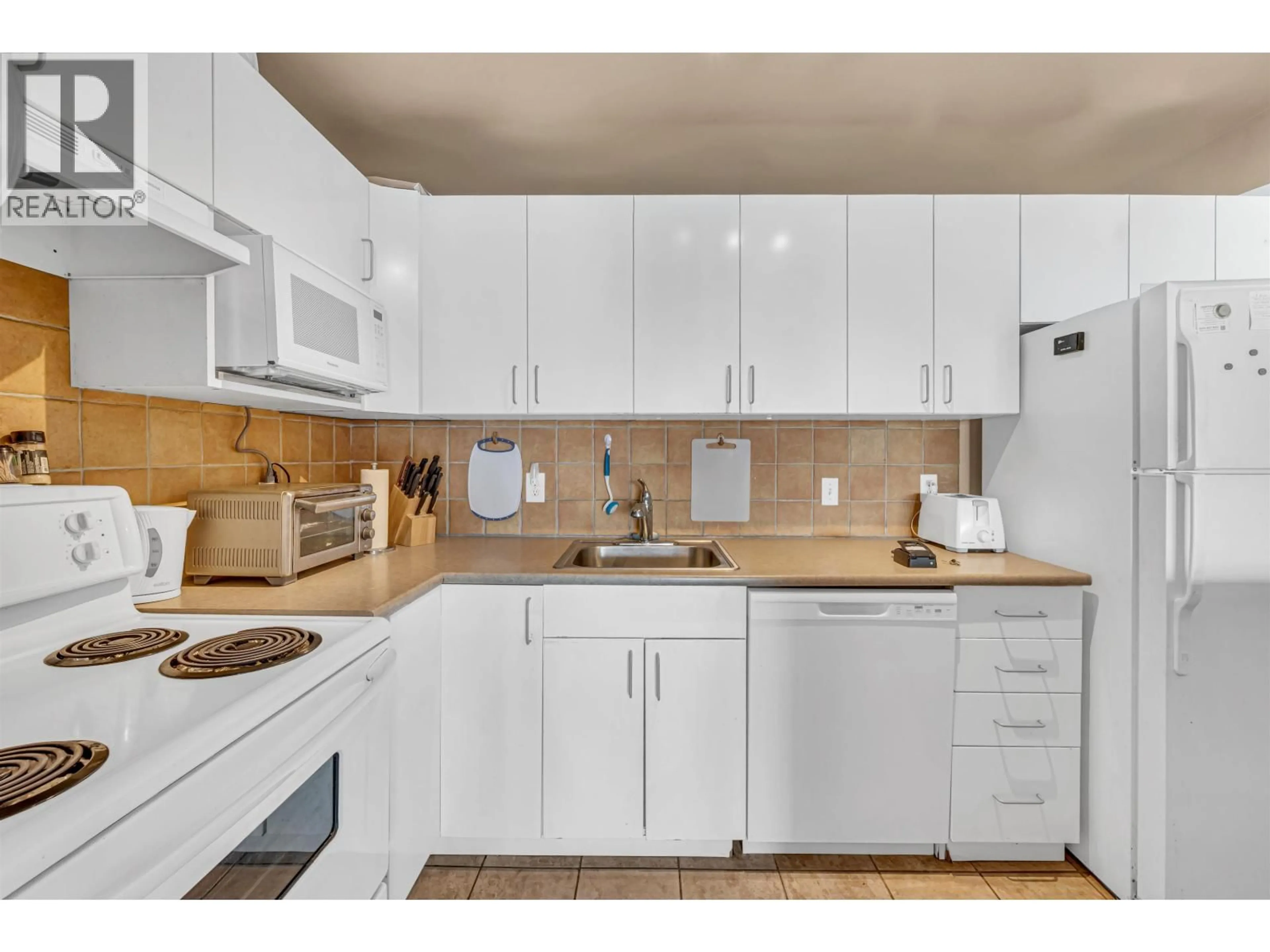Standard kitchen, unknown for 311 - 12170 222 STREET, Maple Ridge British Columbia V2X8H1