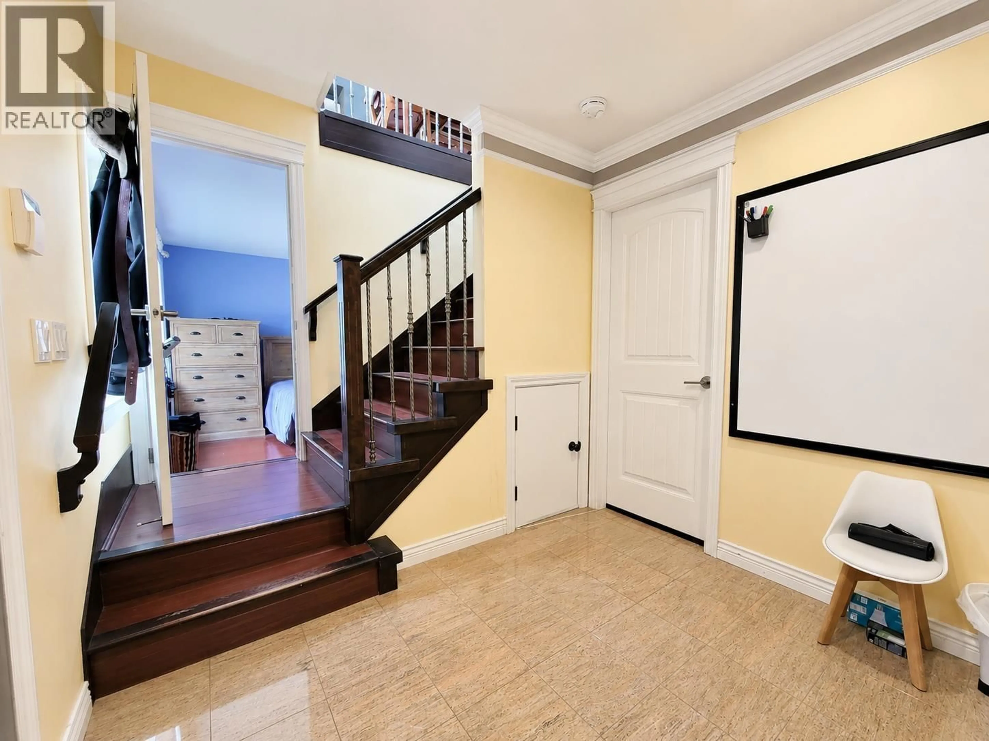 Indoor foyer for 760 49TH AVENUE, Vancouver British Columbia V5W2H4