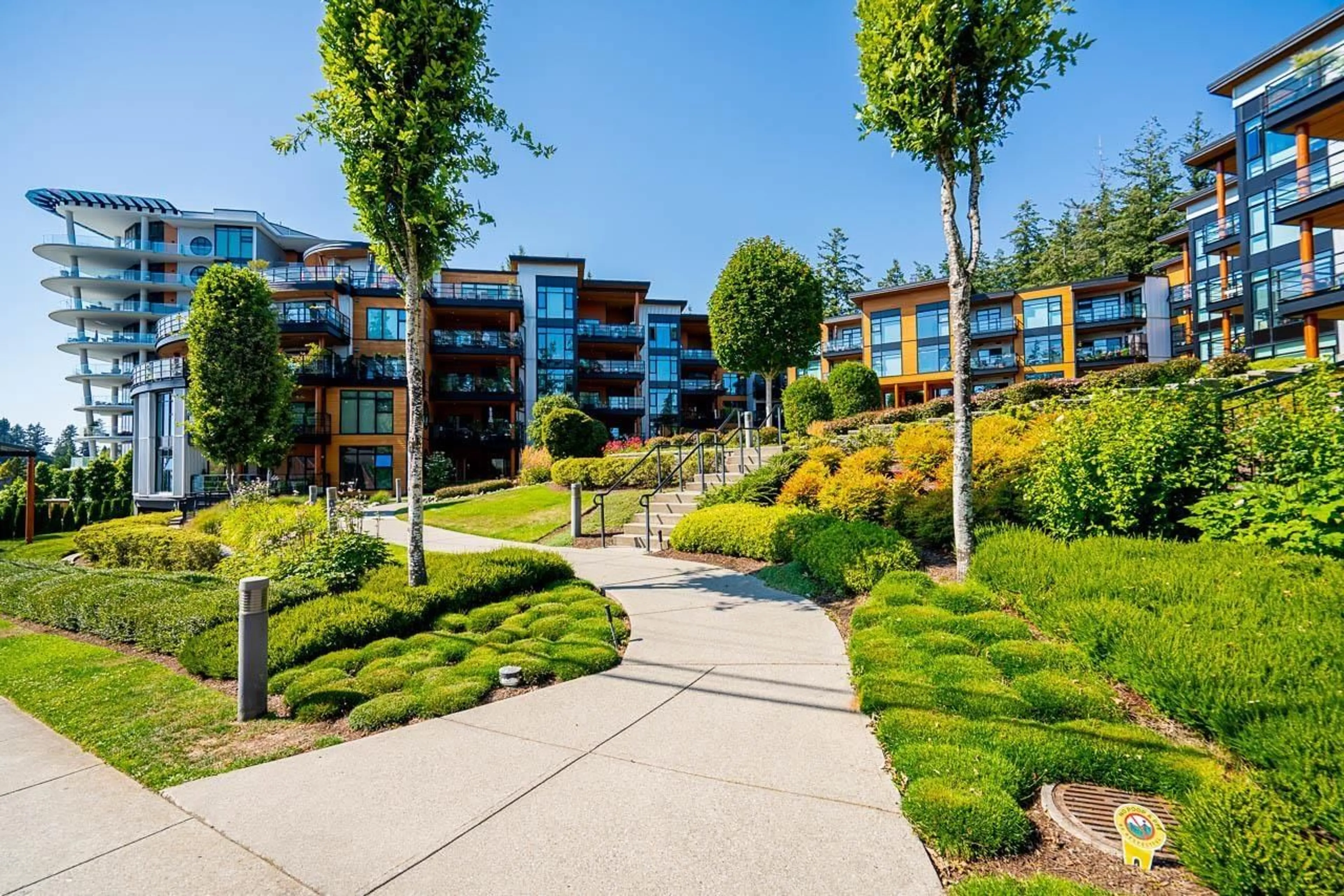 Patio, street for 509 - 14855 THRIFT AVENUE, White Rock British Columbia V4B2J6