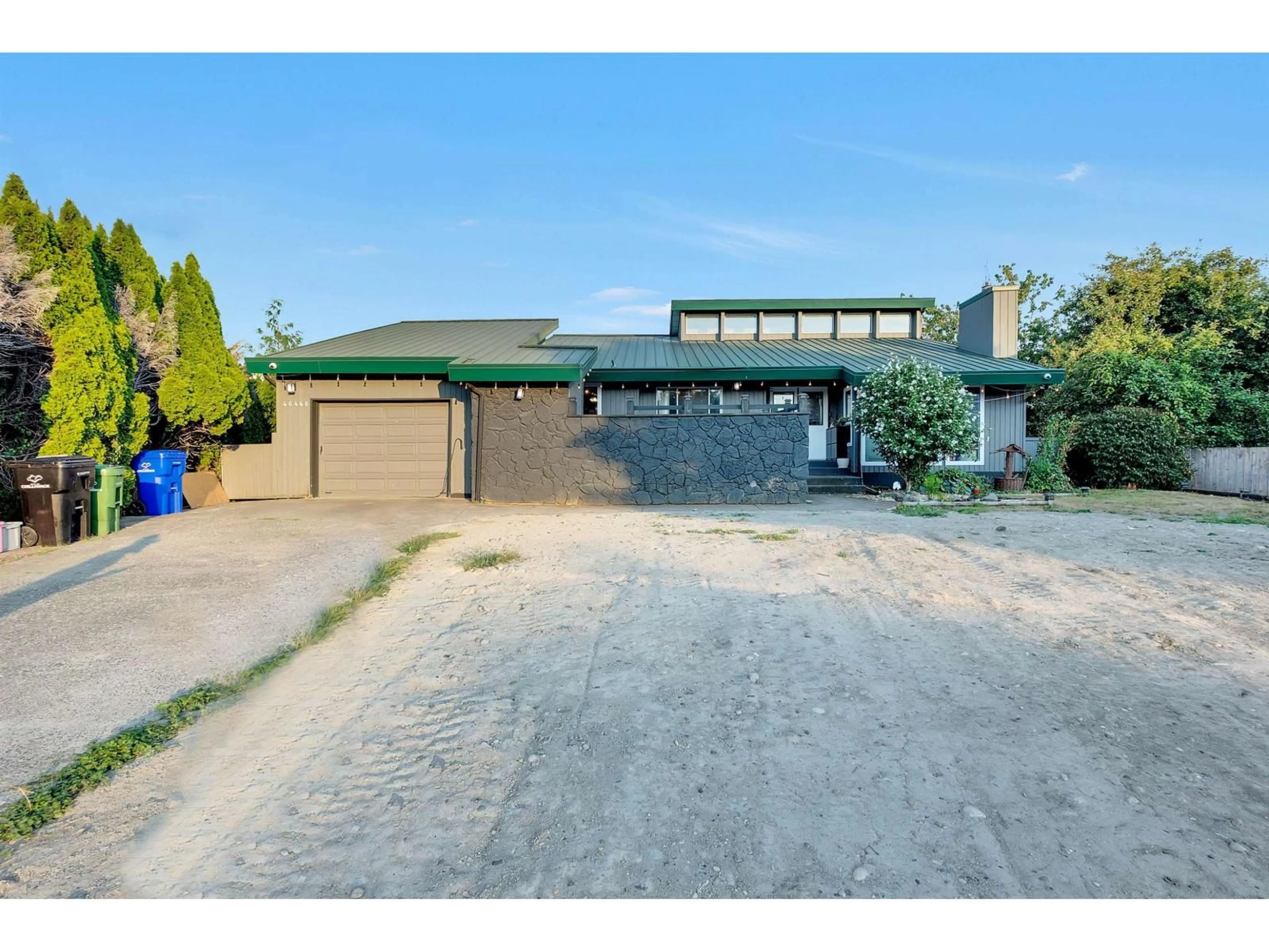 A pic from outside/outdoor area/front of a property/back of a property/a pic from drone, street for 46446 ANGELA AVENUE, Chilliwack British Columbia V2P7B3