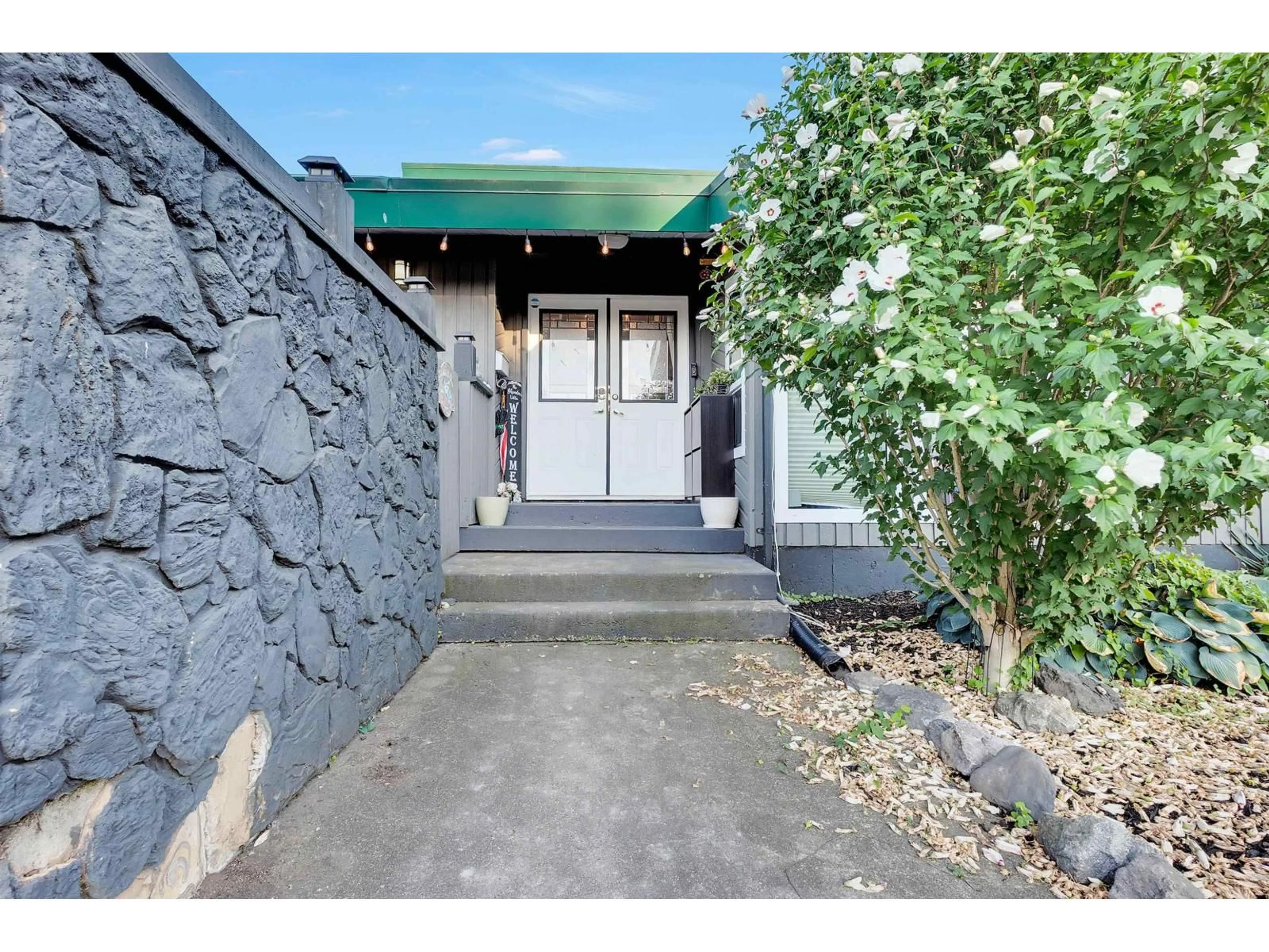 Indoor entryway for 46446 ANGELA AVENUE, Chilliwack British Columbia V2P7B3