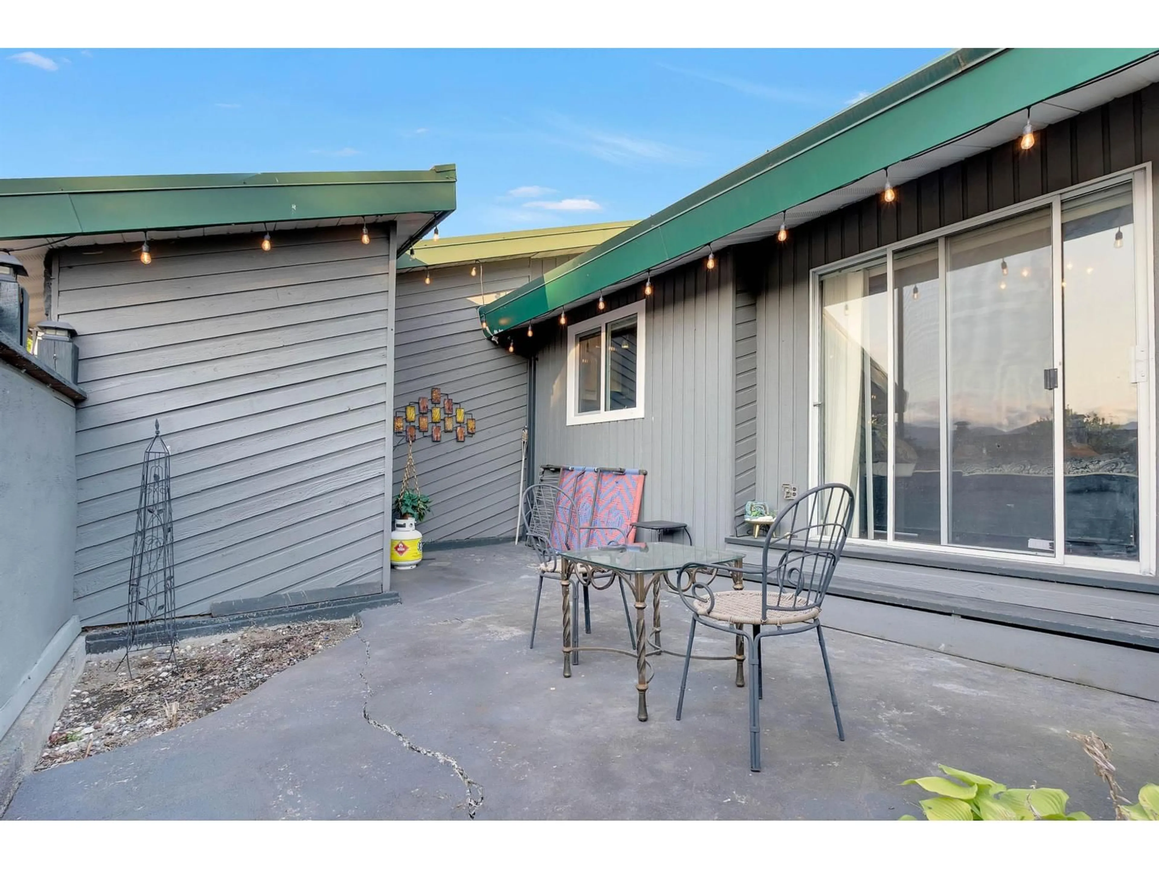Patio, street for 46446 ANGELA AVENUE, Chilliwack British Columbia V2P7B3