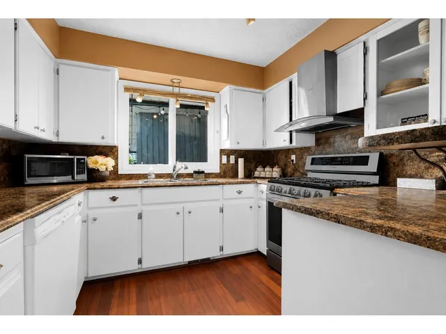 46446 ANGELA AVENUE, Chilliwack 5