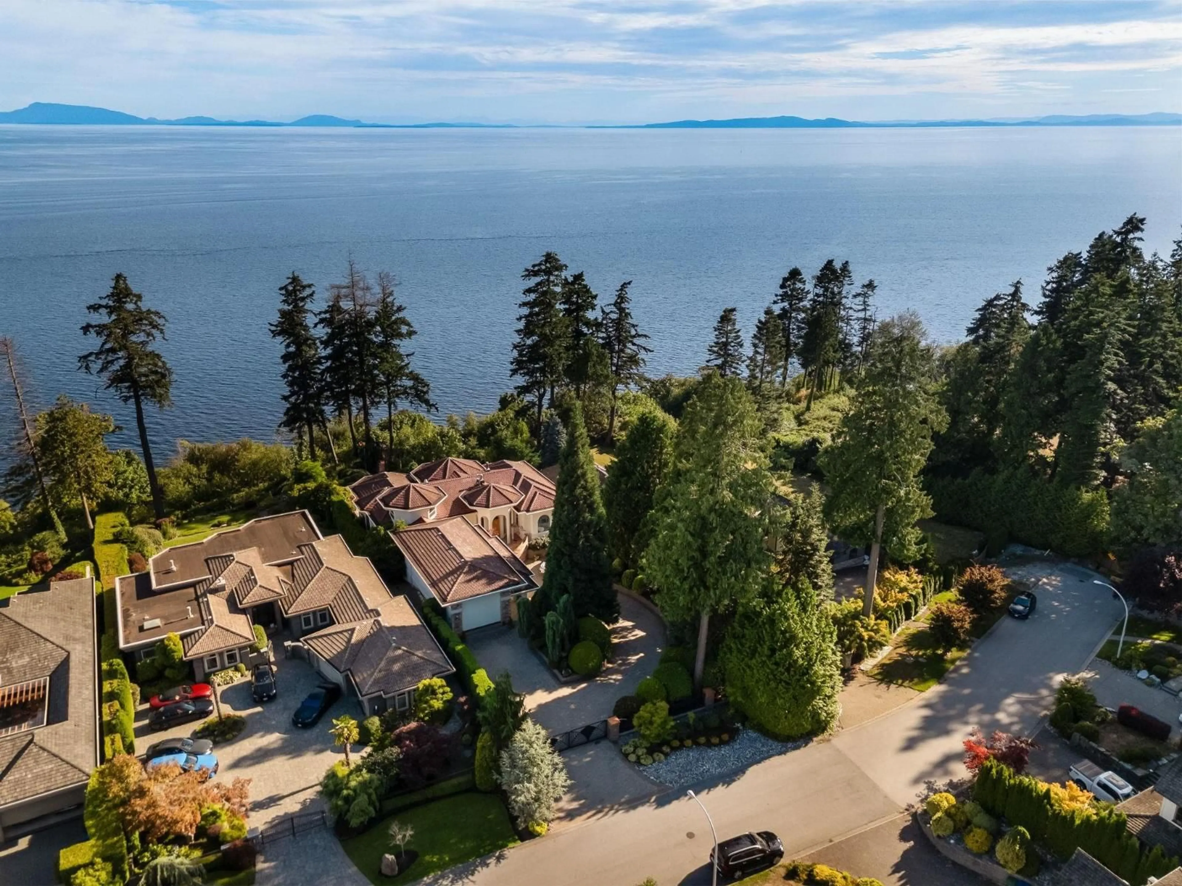 A pic from outside/outdoor area/front of a property/back of a property/a pic from drone, water/lake/river/ocean view for 13464 13A AVENUE, Surrey British Columbia V4A1C4