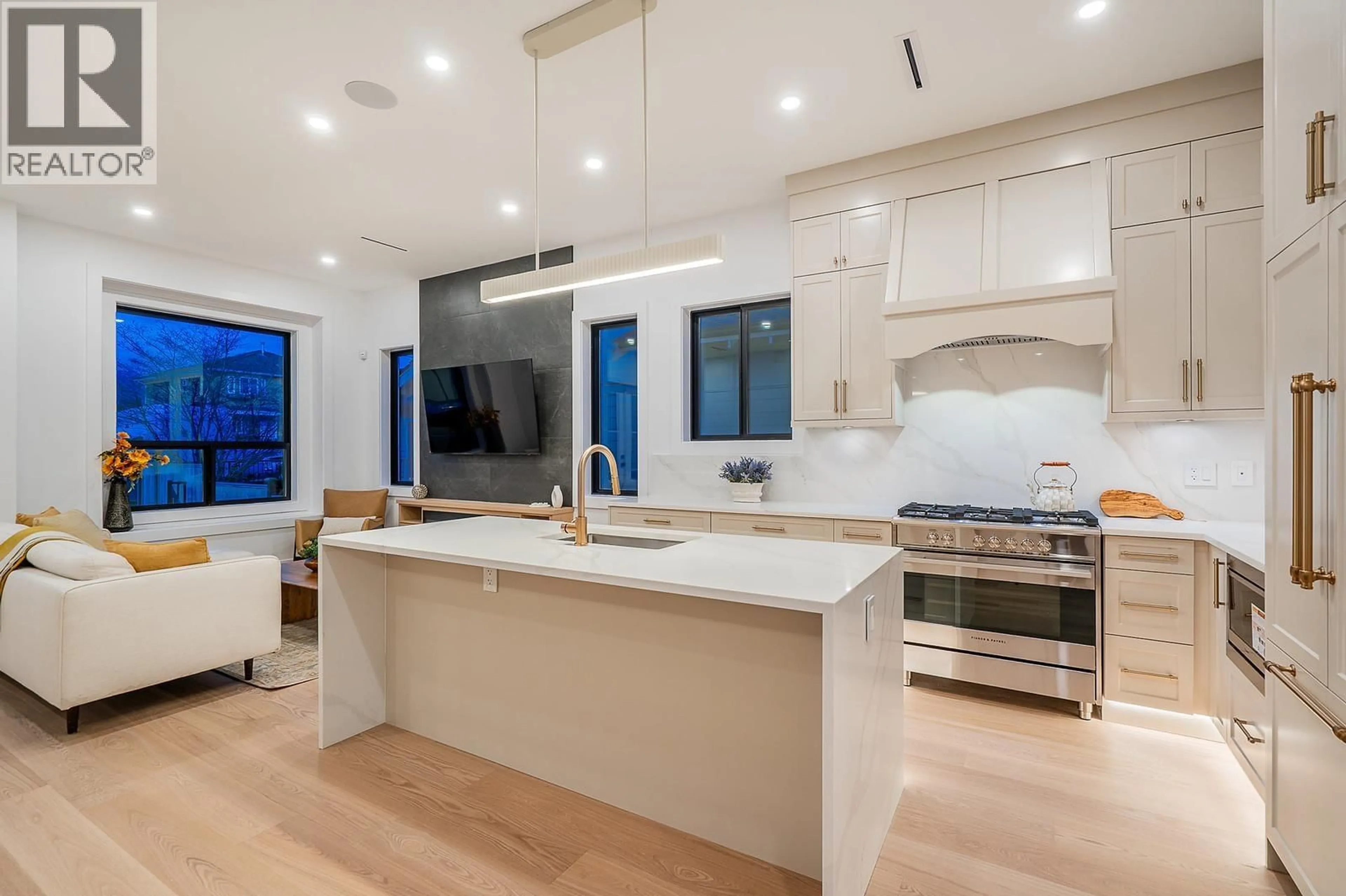 Open concept kitchen, unknown for 2 - 4557 PARKER STREET, Burnaby British Columbia V5C3E1