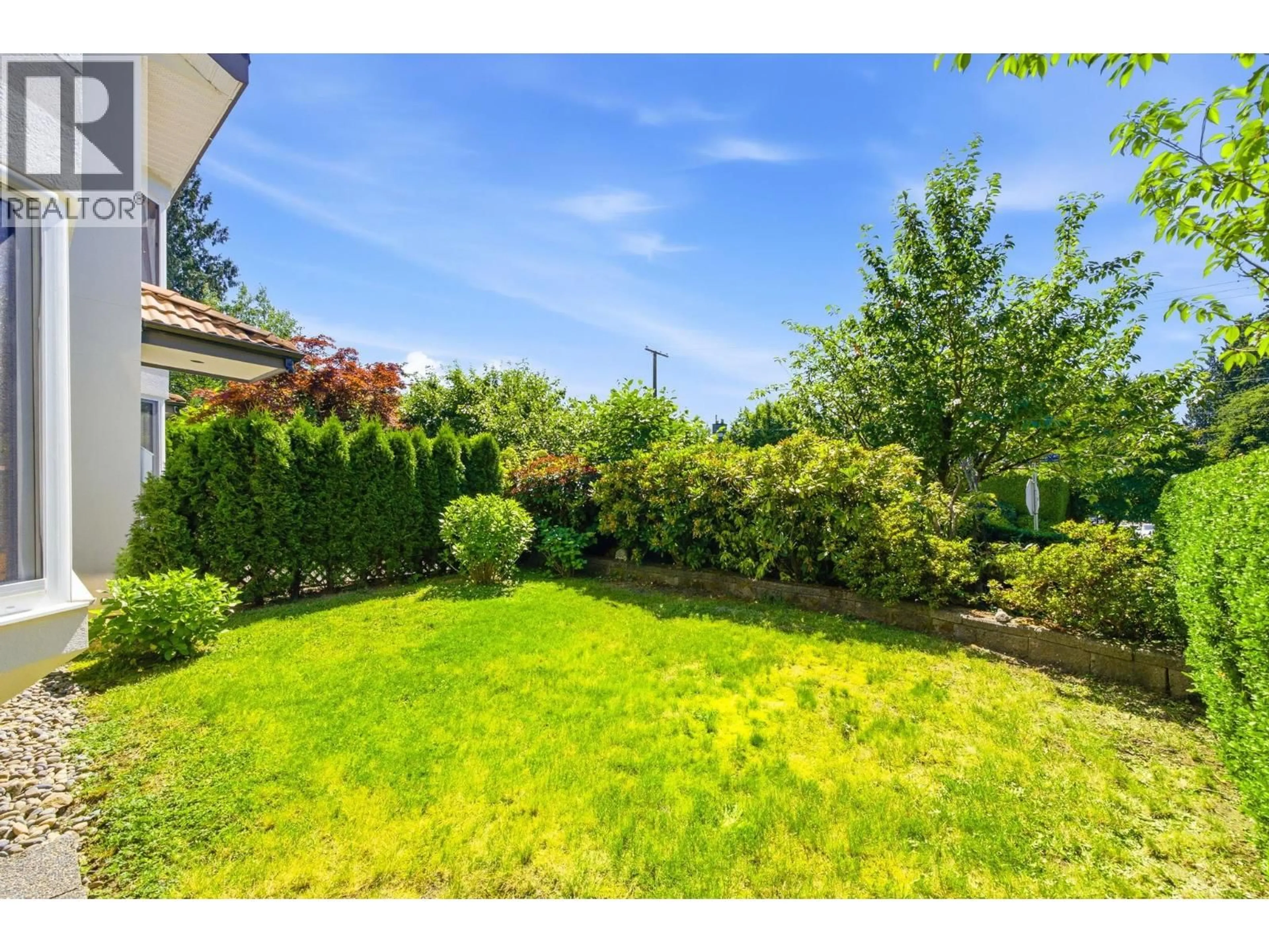 Patio, unknown for 305 17TH STREET, North Vancouver British Columbia V7L2W1