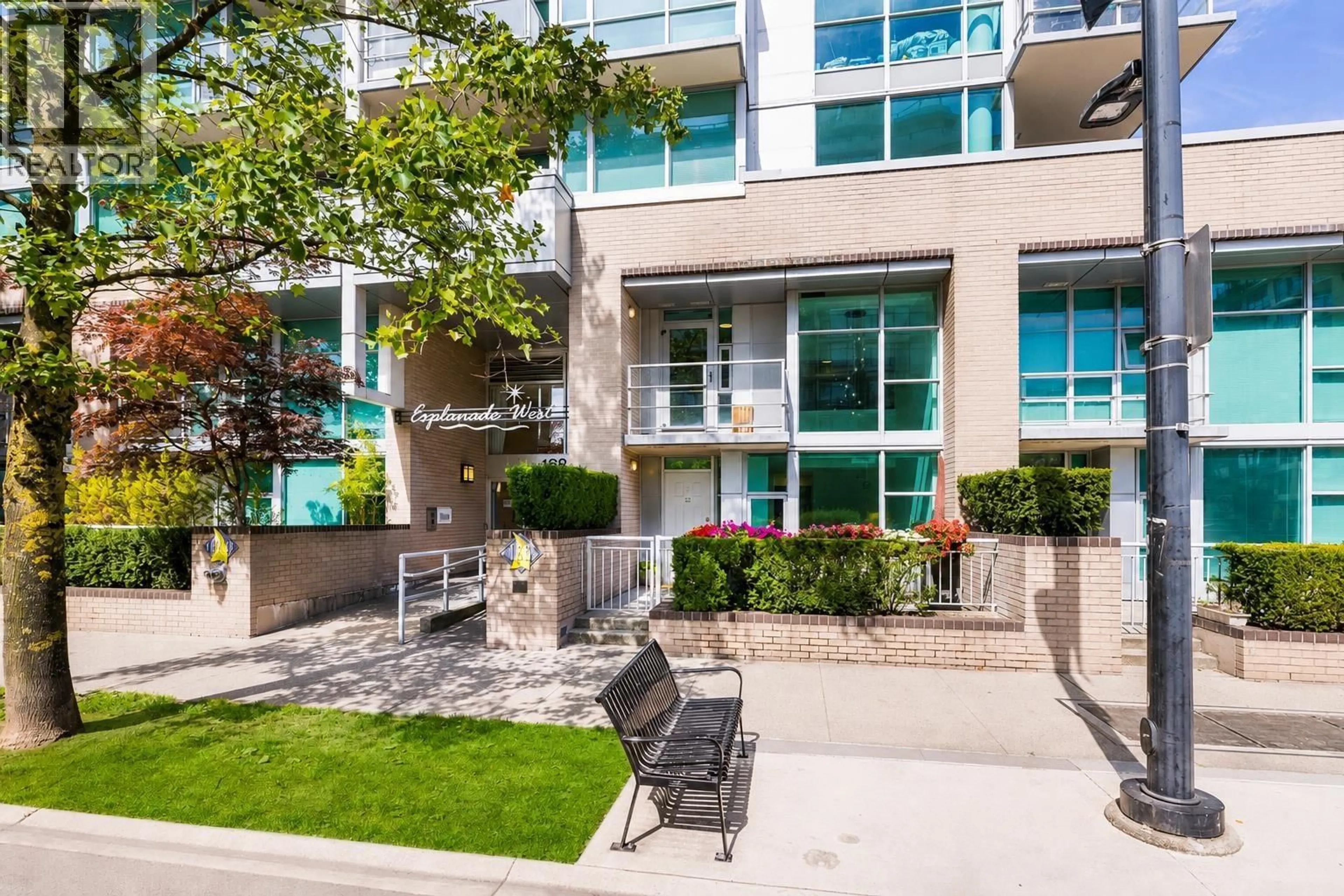 Patio, street for TH8 - 168 ESPLANADE AVENUE, North Vancouver British Columbia V7L4X8