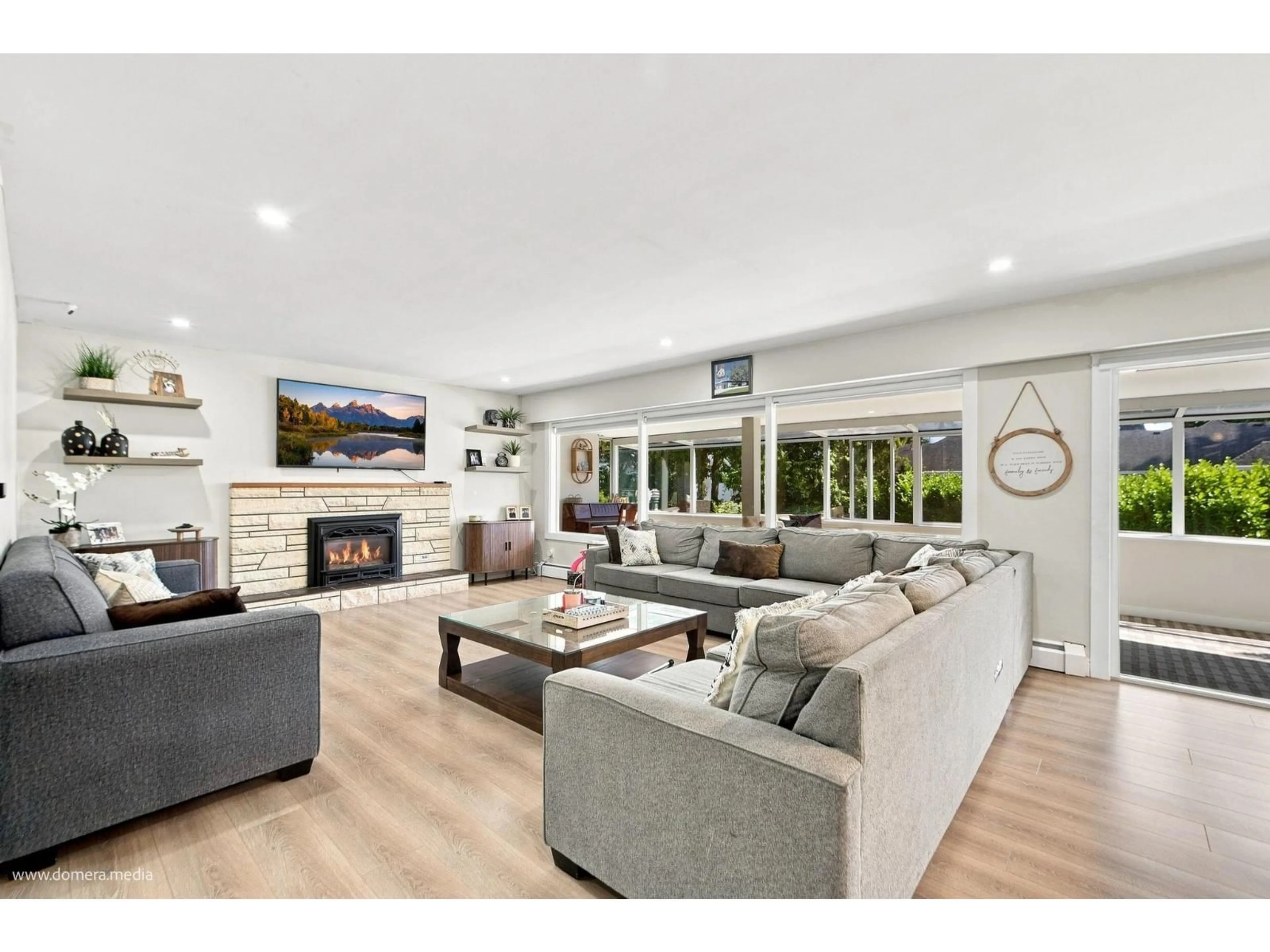 Living room with furniture, unknown for 5636 120 STREET, Surrey British Columbia V3X1Z2