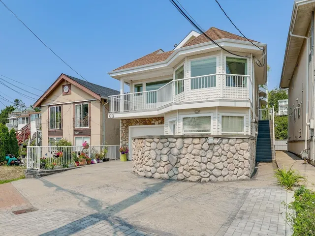 14763 MARINE DRIVE, White Rock 2