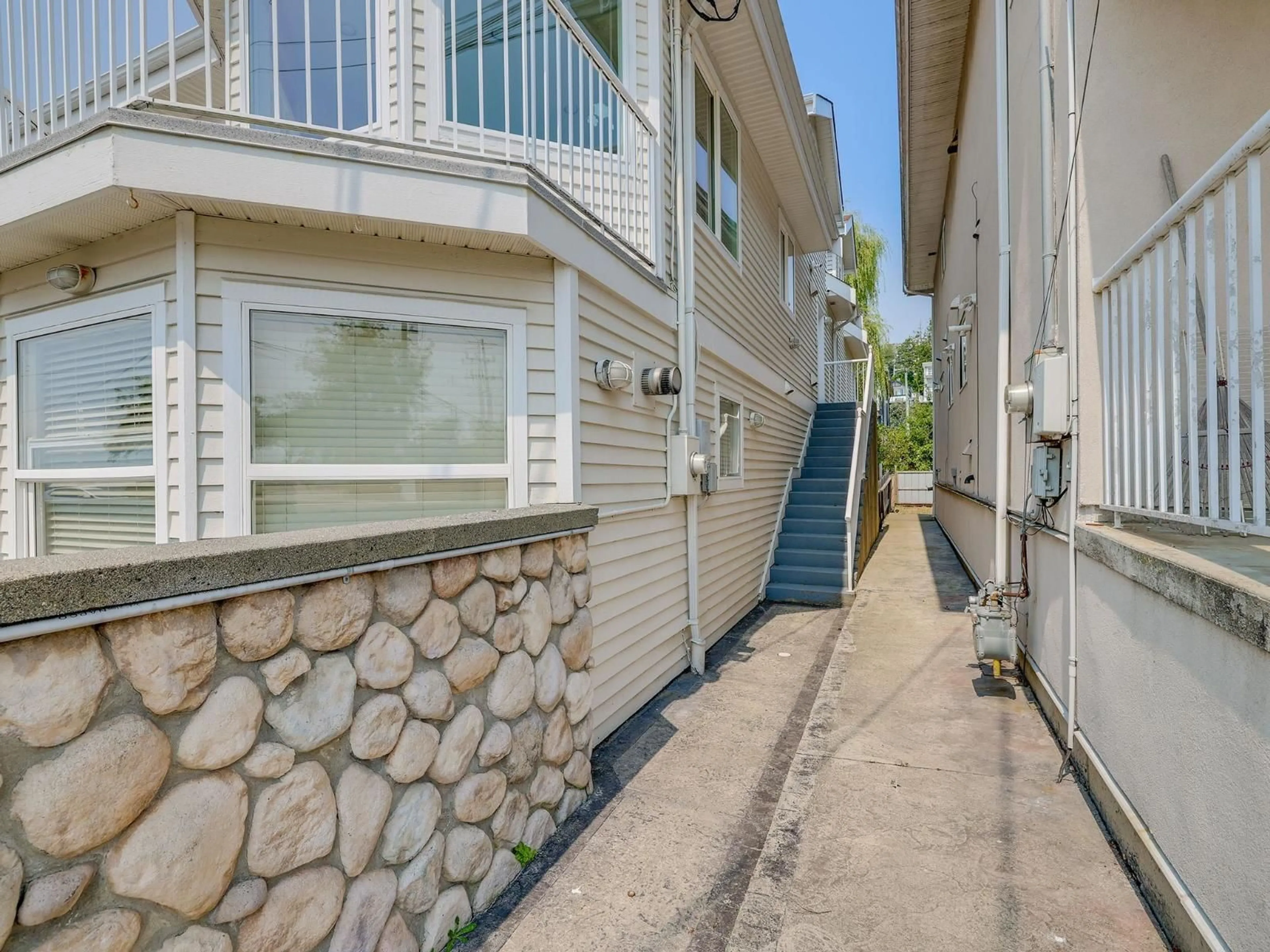 Patio, street for 14763 MARINE DRIVE, White Rock British Columbia V4B1B9