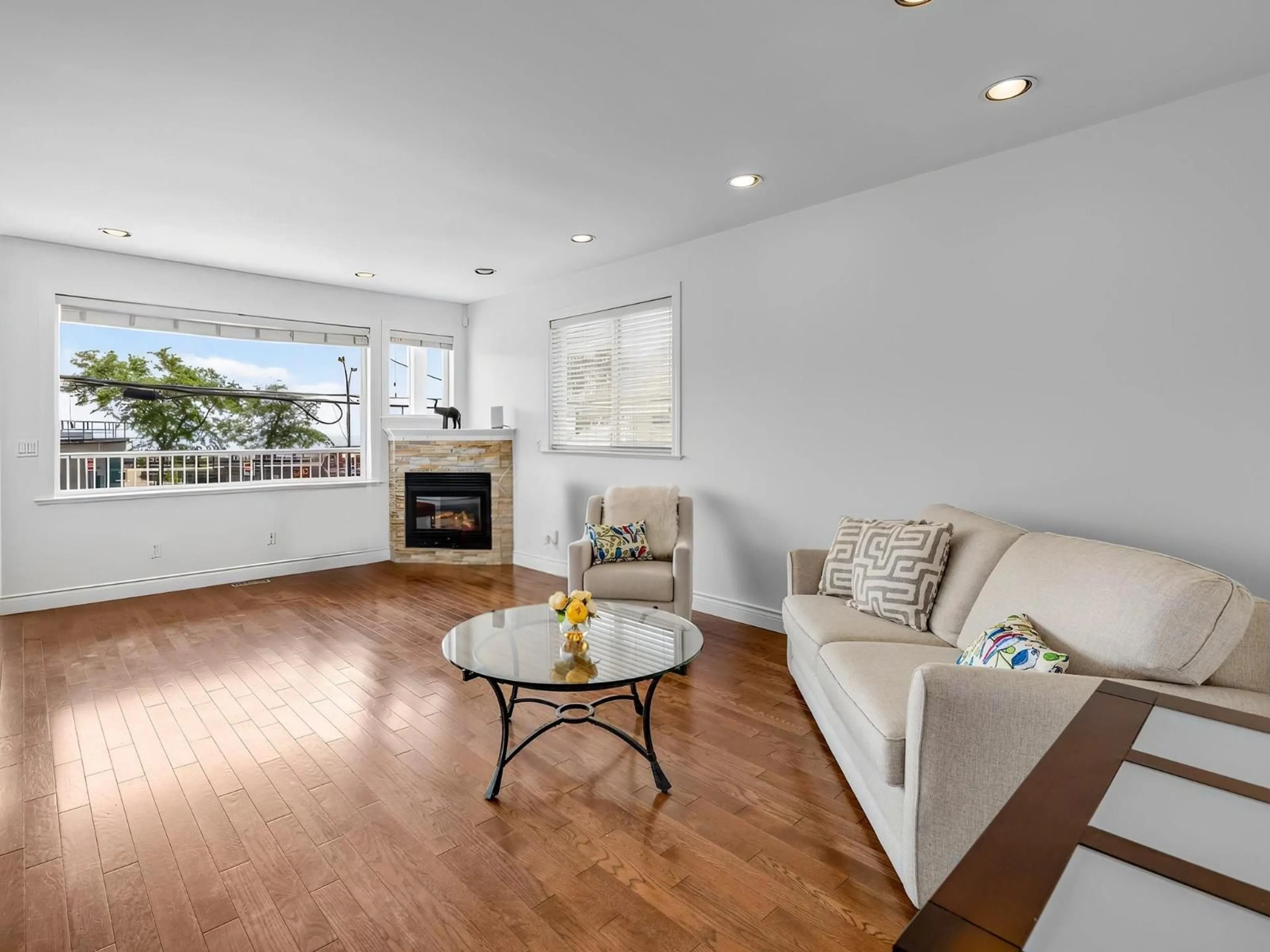 Living room with furniture, wood/laminate floor for 14763 MARINE DRIVE, White Rock British Columbia V4B1B9