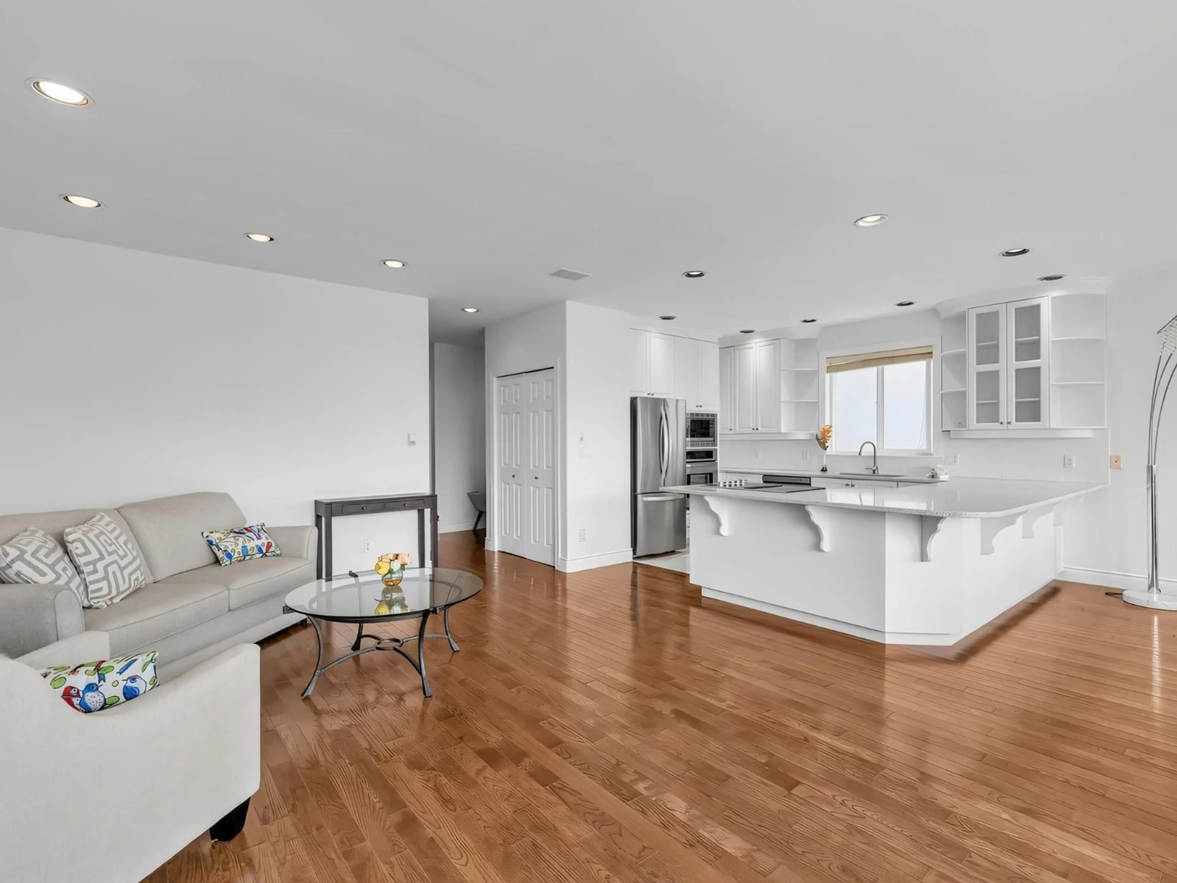 Open concept kitchen, wood/laminate floor for 14763 MARINE DRIVE, White Rock British Columbia V4B1B9