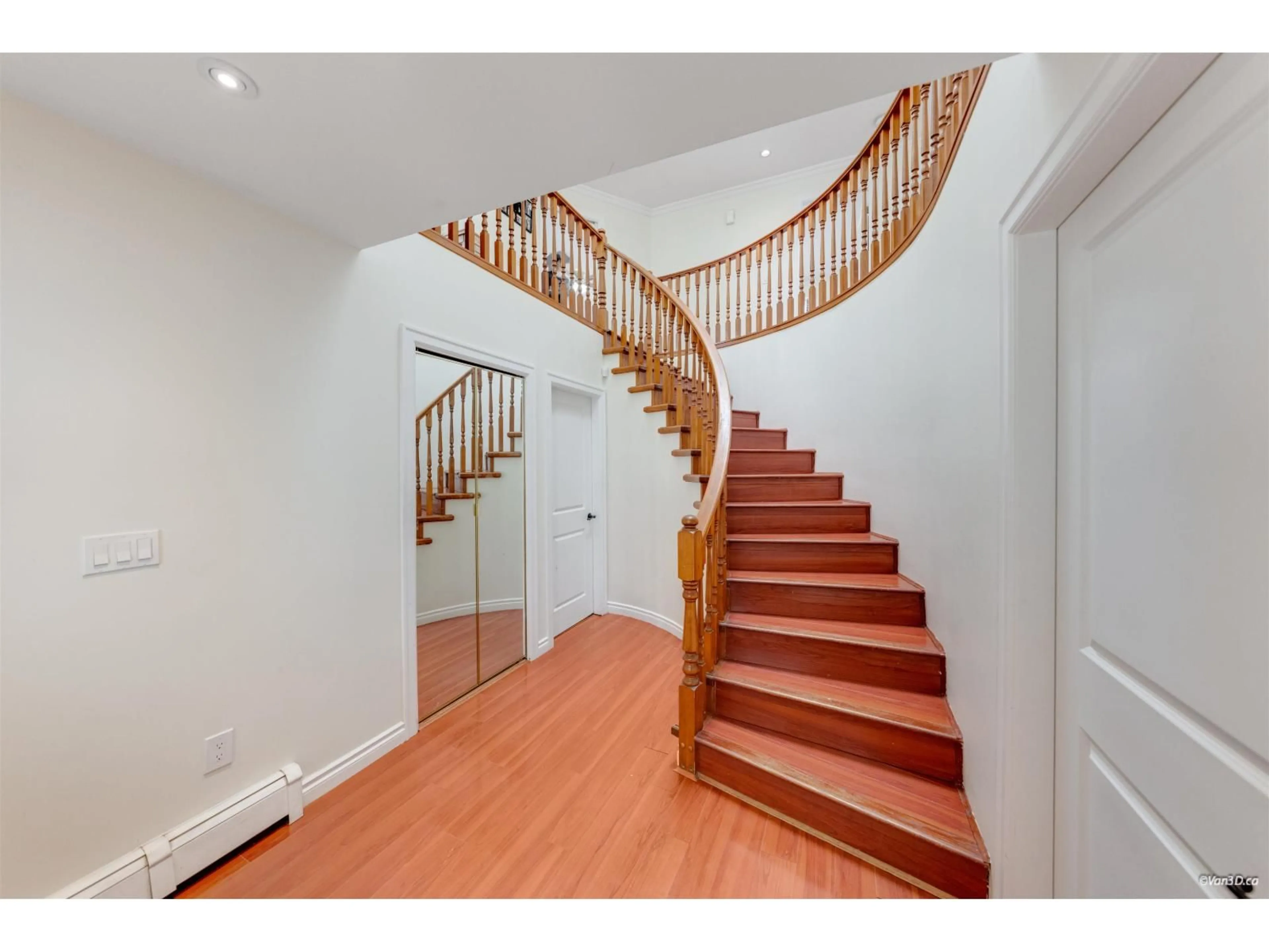 Stairs for 7069 144 STREET, Surrey British Columbia V3W5S1