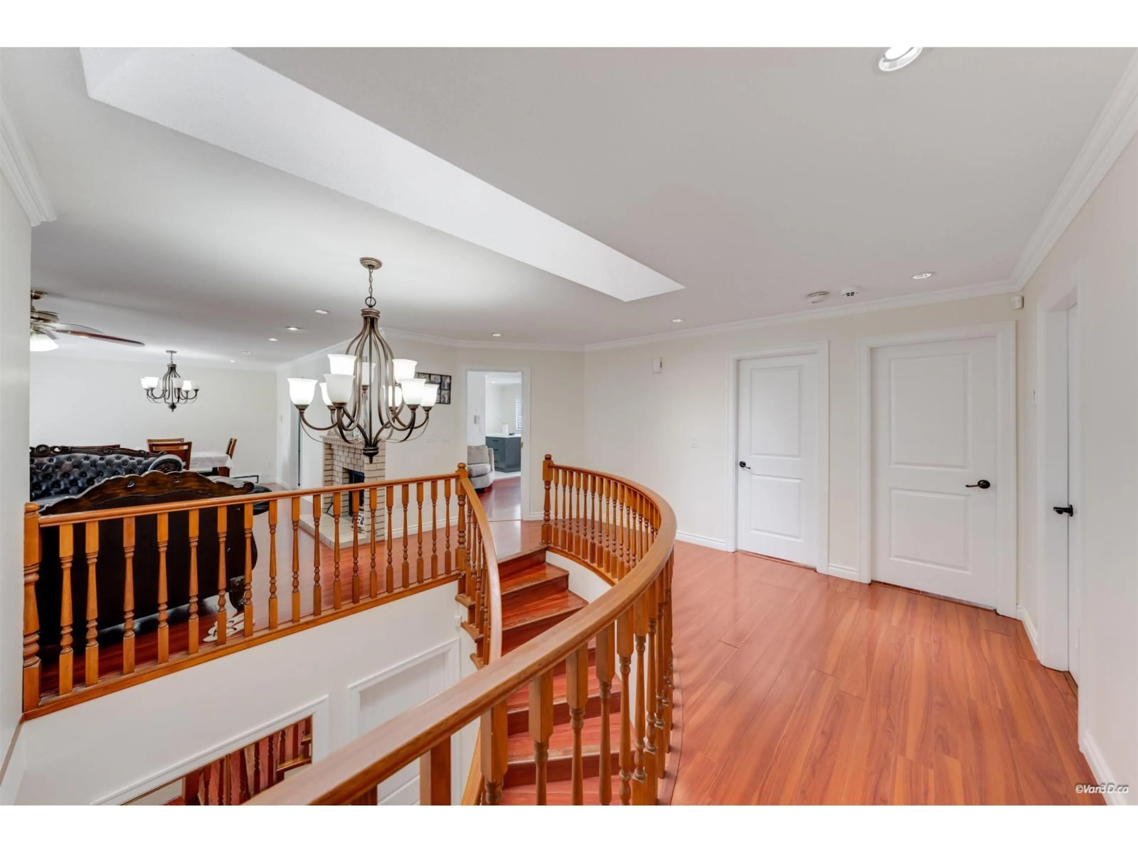 Indoor foyer for 7069 144 STREET, Surrey British Columbia V3W5S1