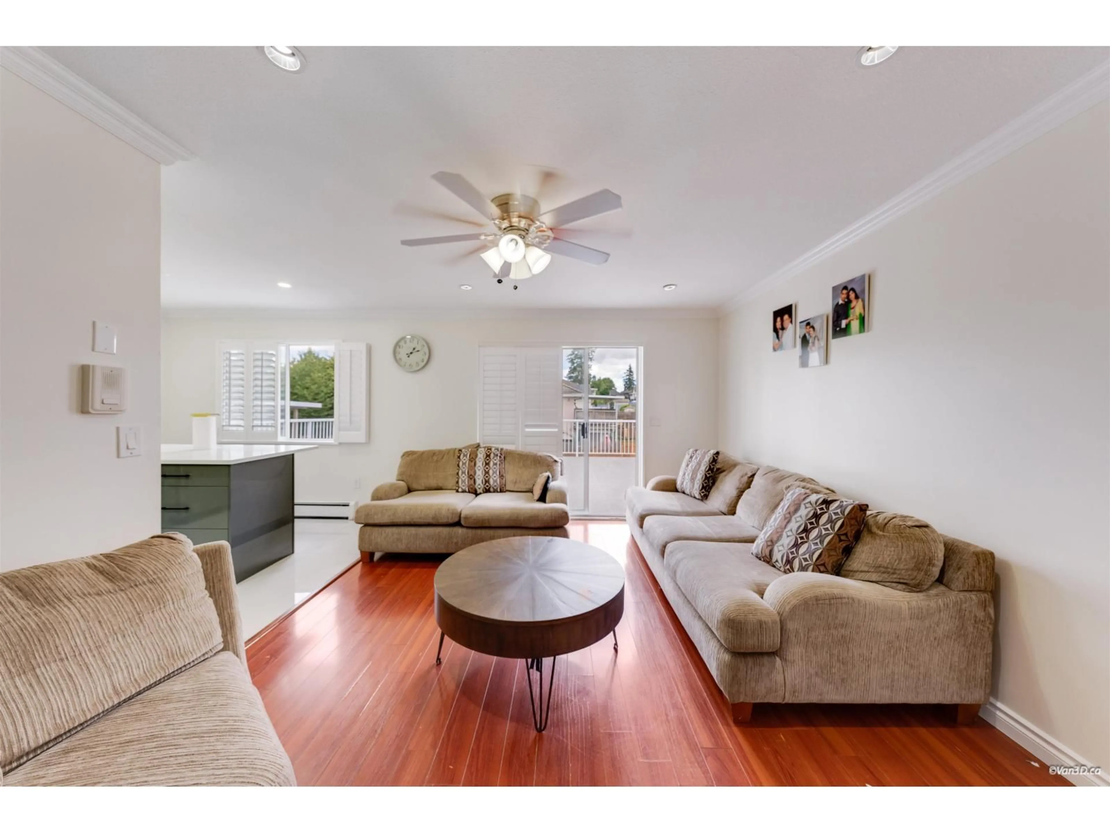 Living room with furniture, unknown for 7069 144 STREET, Surrey British Columbia V3W5S1