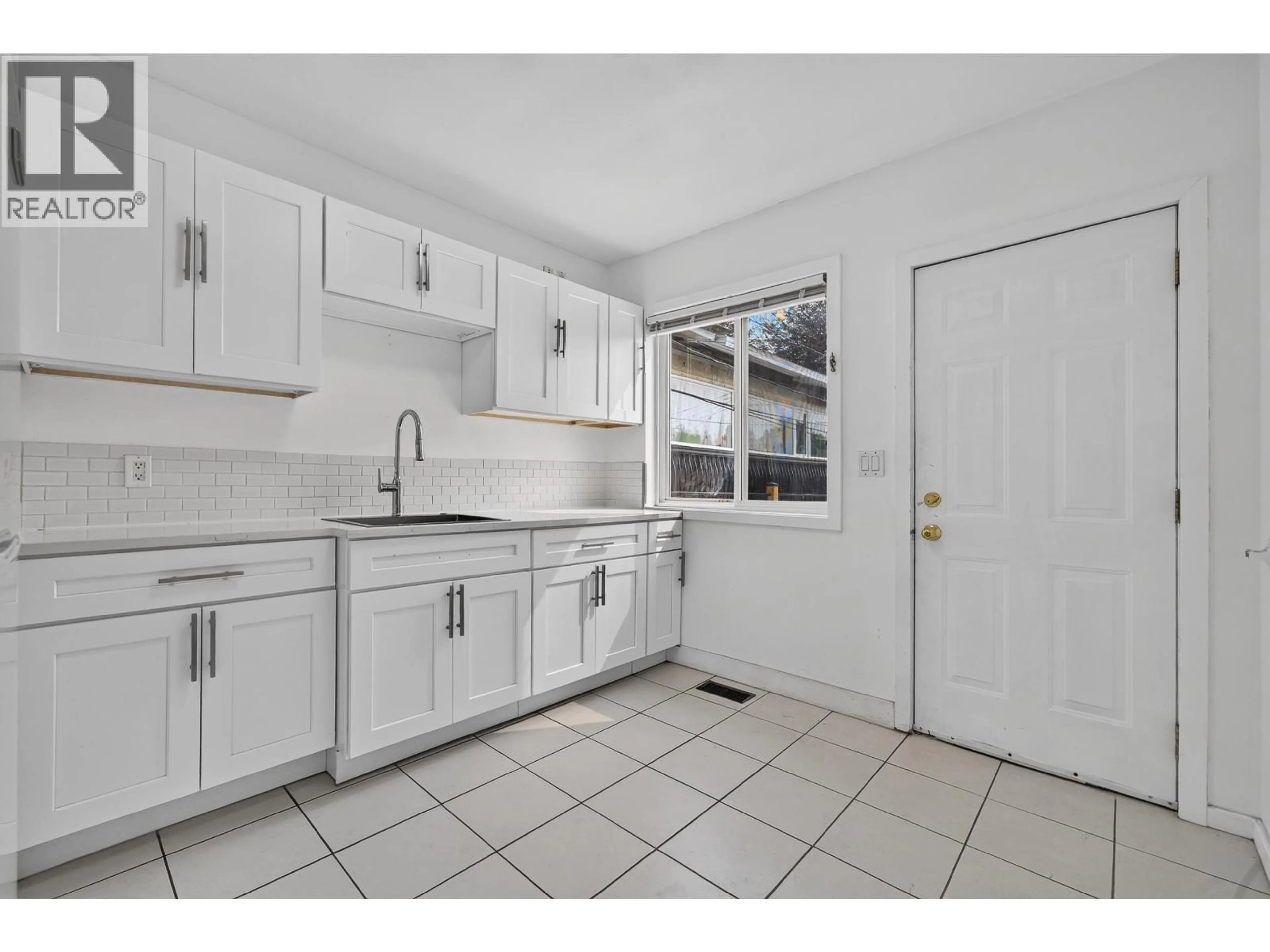 Standard kitchen, unknown for 2316 NANAIMO STREET, Vancouver British Columbia V5N5E3