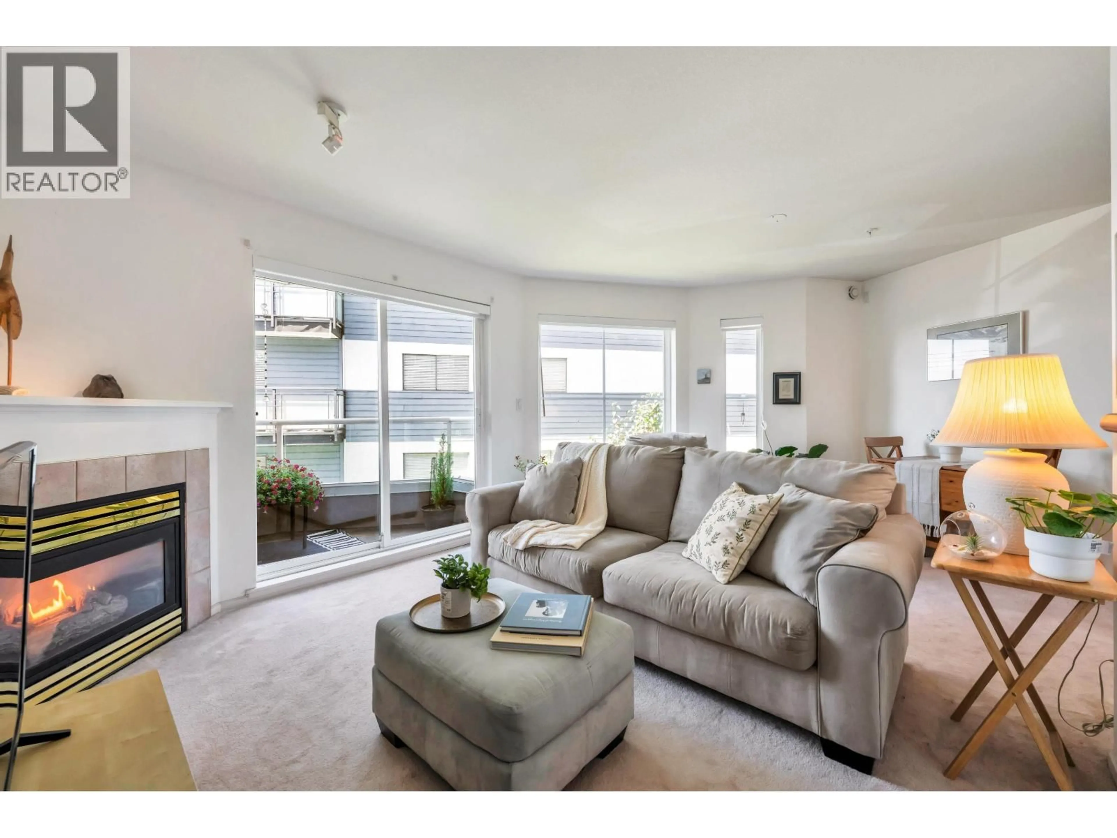 Living room with furniture, unknown for 206 - 245 ST. DAVIDS AVENUE, North Vancouver British Columbia V7L3N9