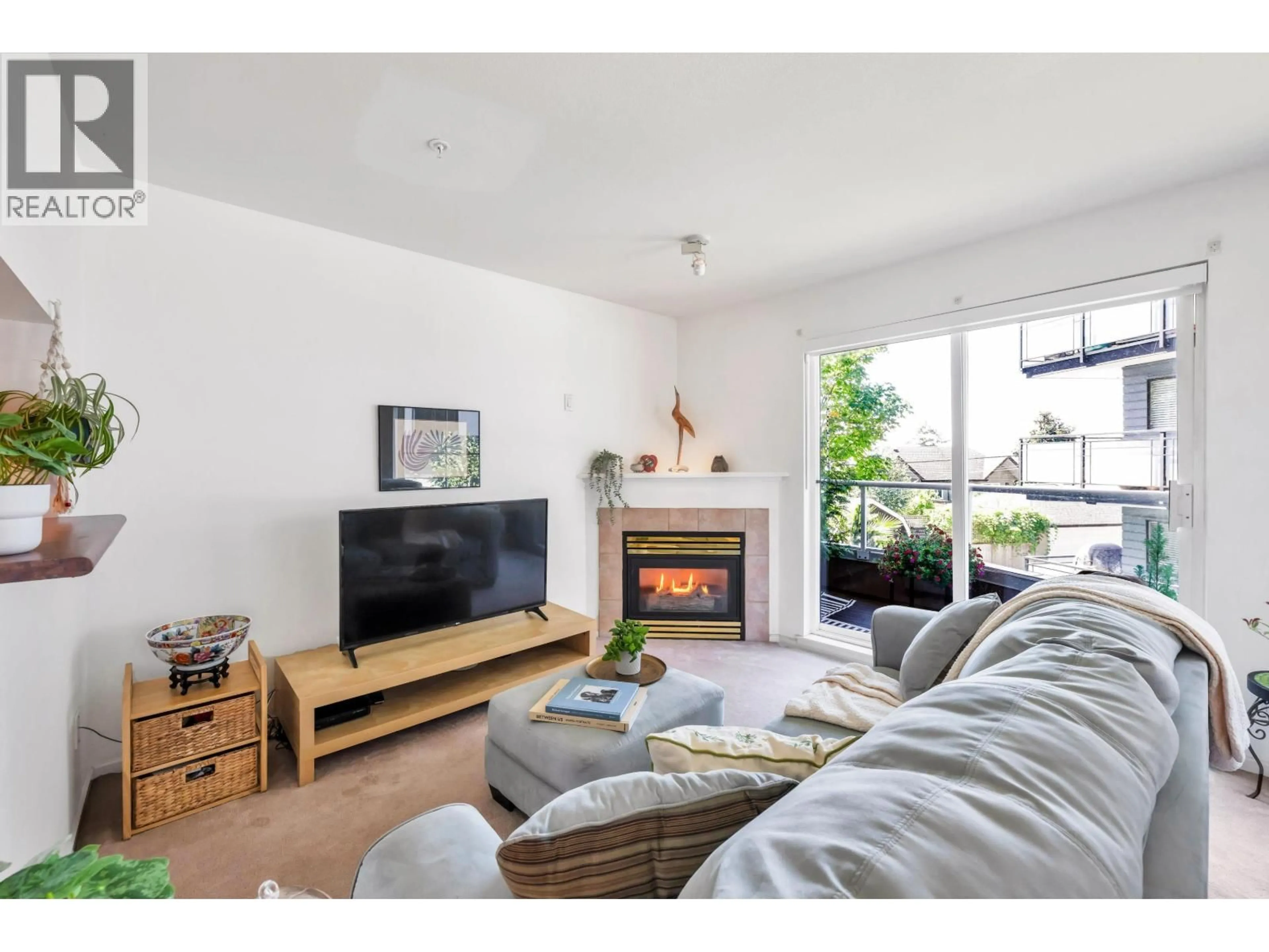 Living room with furniture, wood/laminate floor for 206 - 245 ST. DAVIDS AVENUE, North Vancouver British Columbia V7L3N9