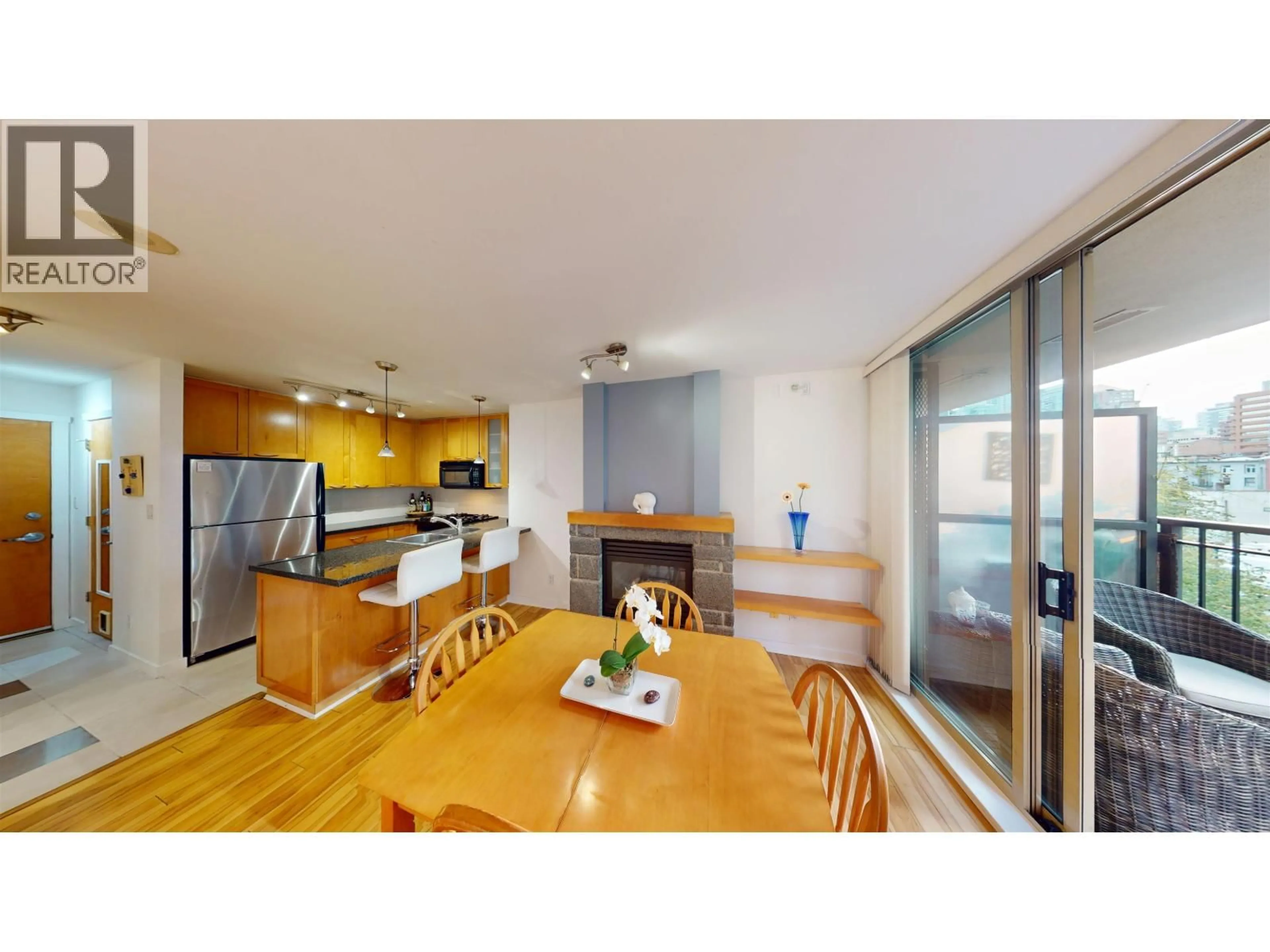 Open concept kitchen, wood/laminate floor for 603 - 989 RICHARDS STREET, Vancouver British Columbia V6B6R6