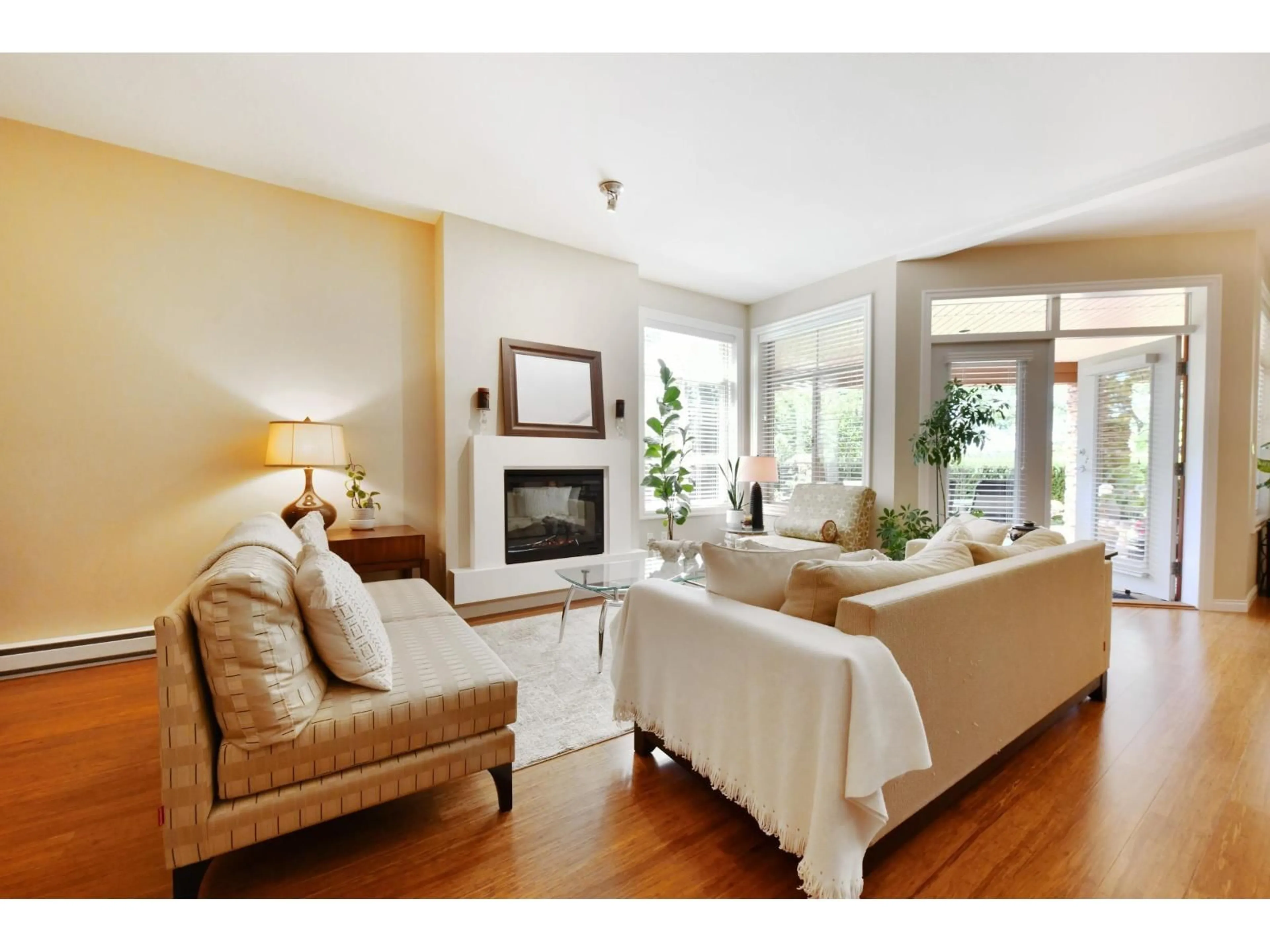 Living room with furniture, wood/laminate floor for 108 - 3355 ROSEMARY HEIGHTS DRIVE, Surrey British Columbia V3Z2H5