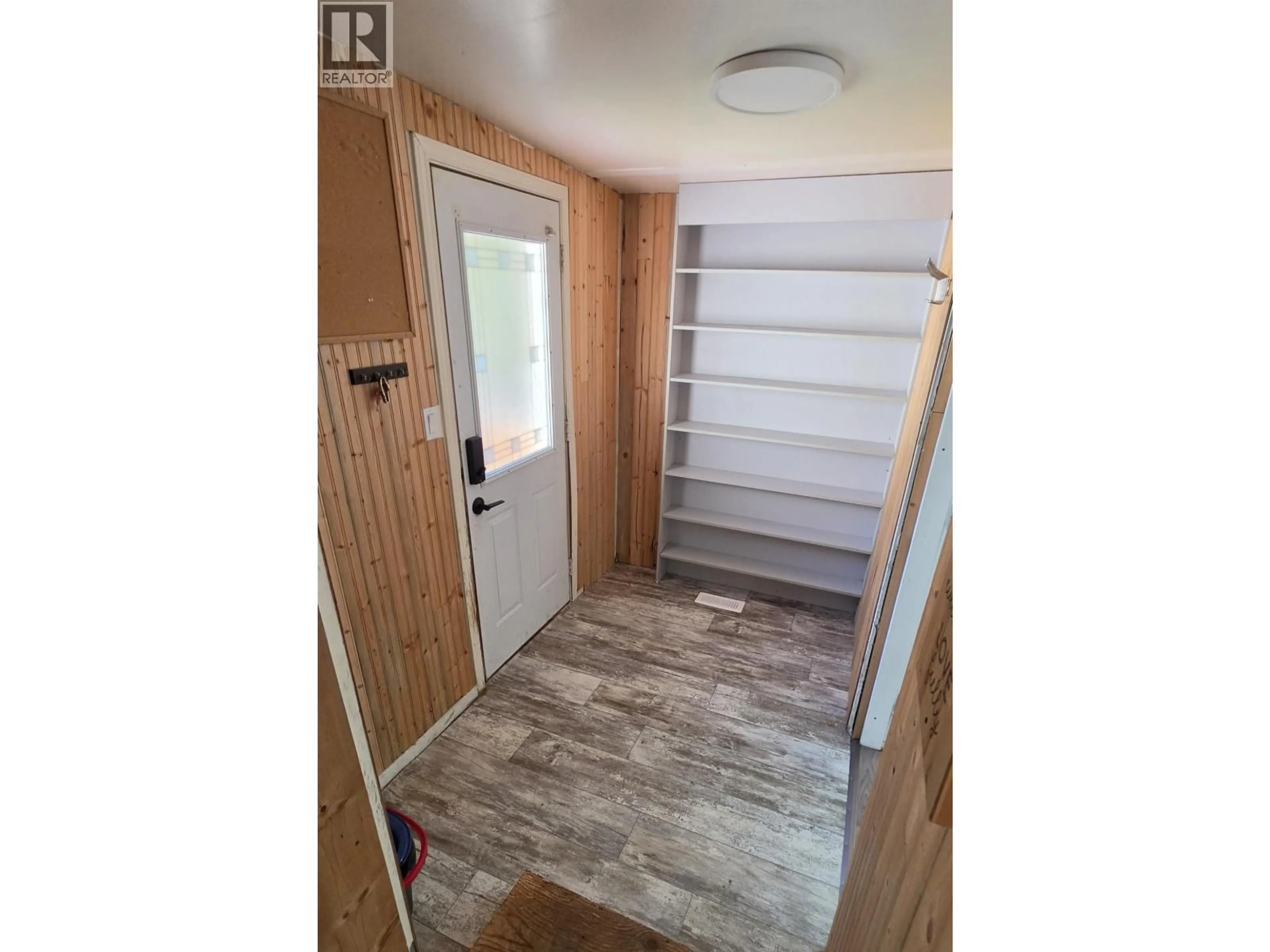 Indoor entryway for 1 - 654 NORTH FRASER DRIVE, Quesnel British Columbia V2J1Z6