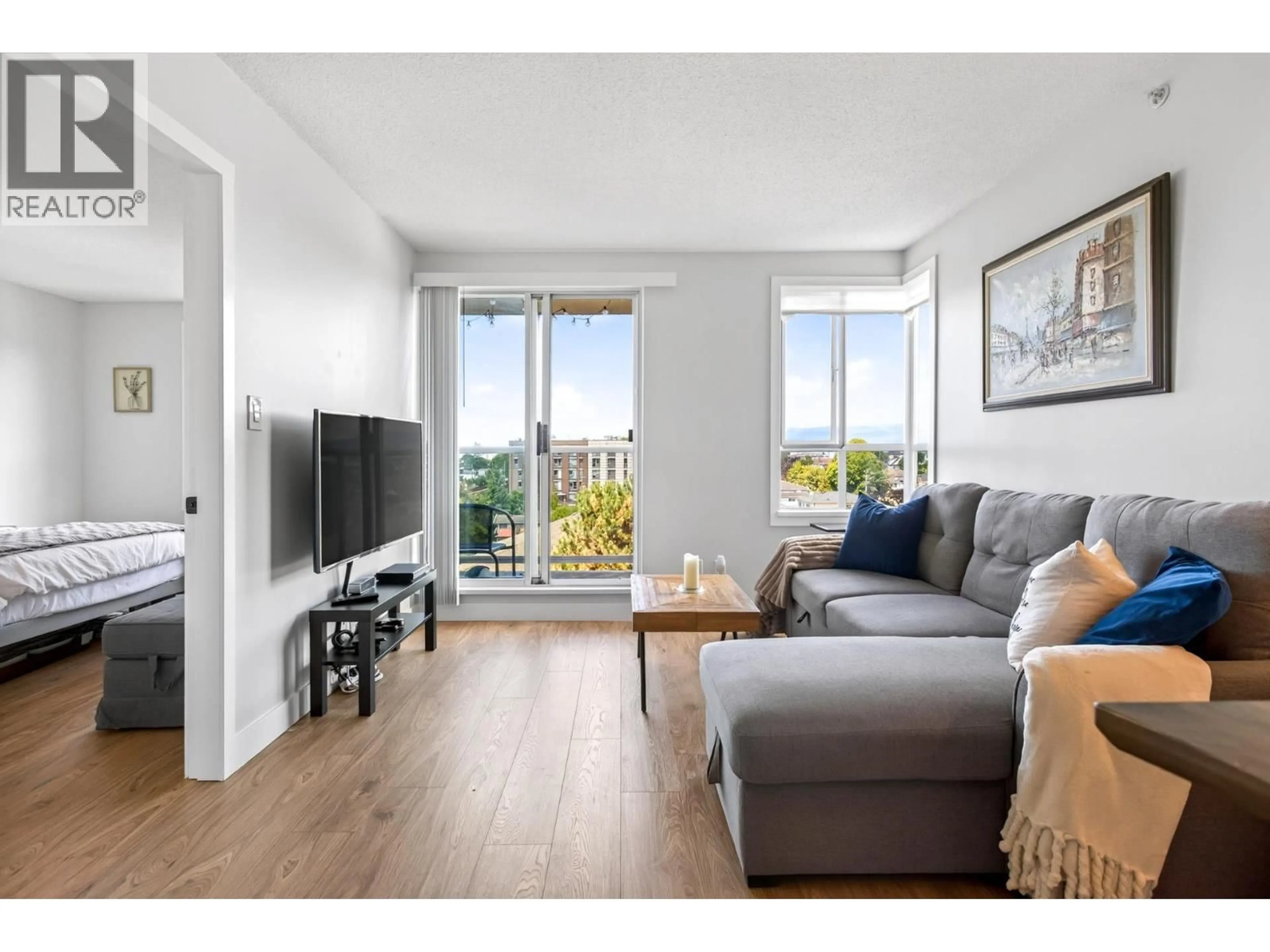 Living room with furniture, wood/laminate floor for 806 - 3455 ASCOT PLACE, Vancouver British Columbia V5R6B7