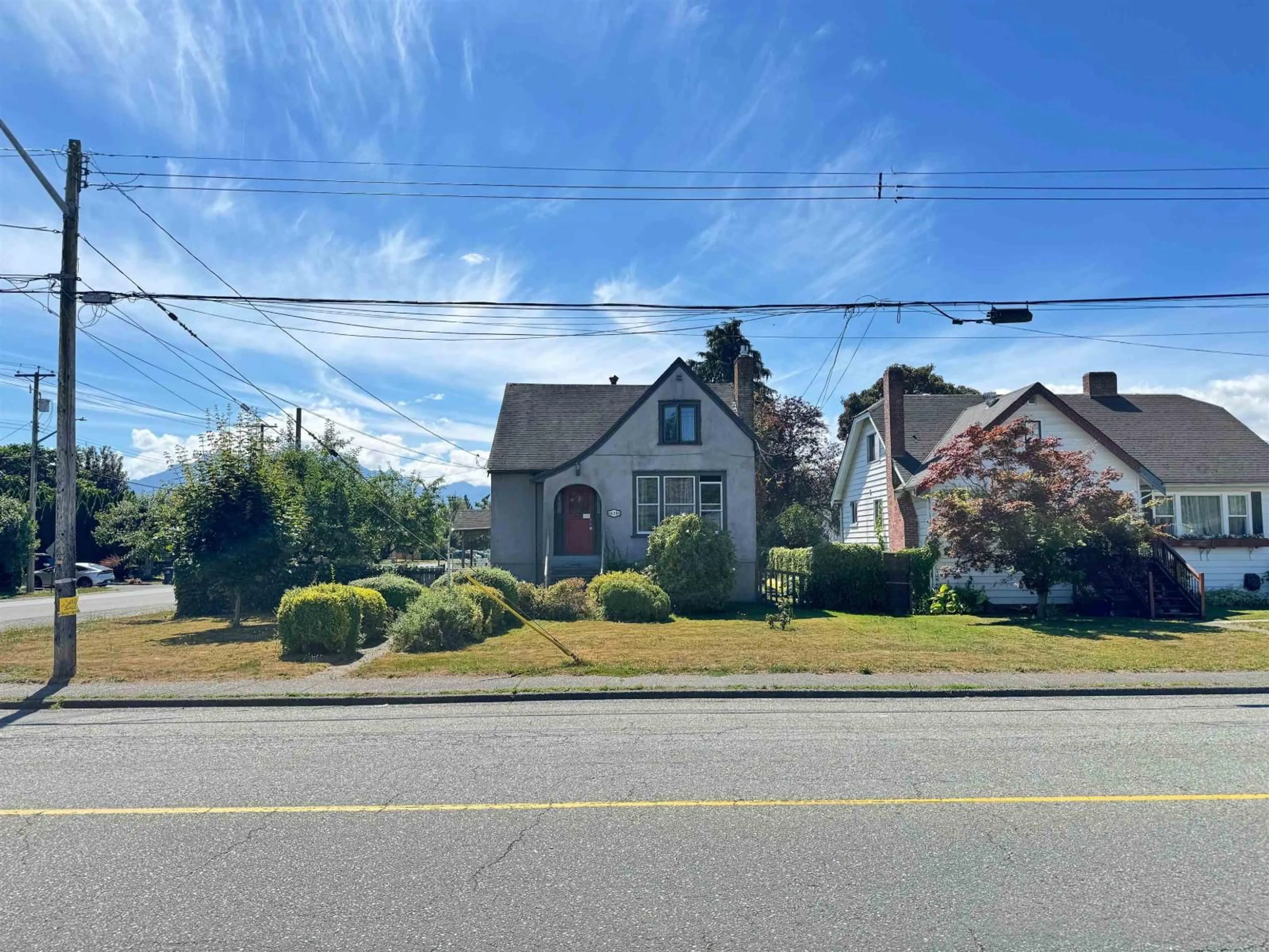 A pic from outside/outdoor area/front of a property/back of a property/a pic from drone, street for 46198 FIRST AVENUE, Chilliwack British Columbia V2P1W3