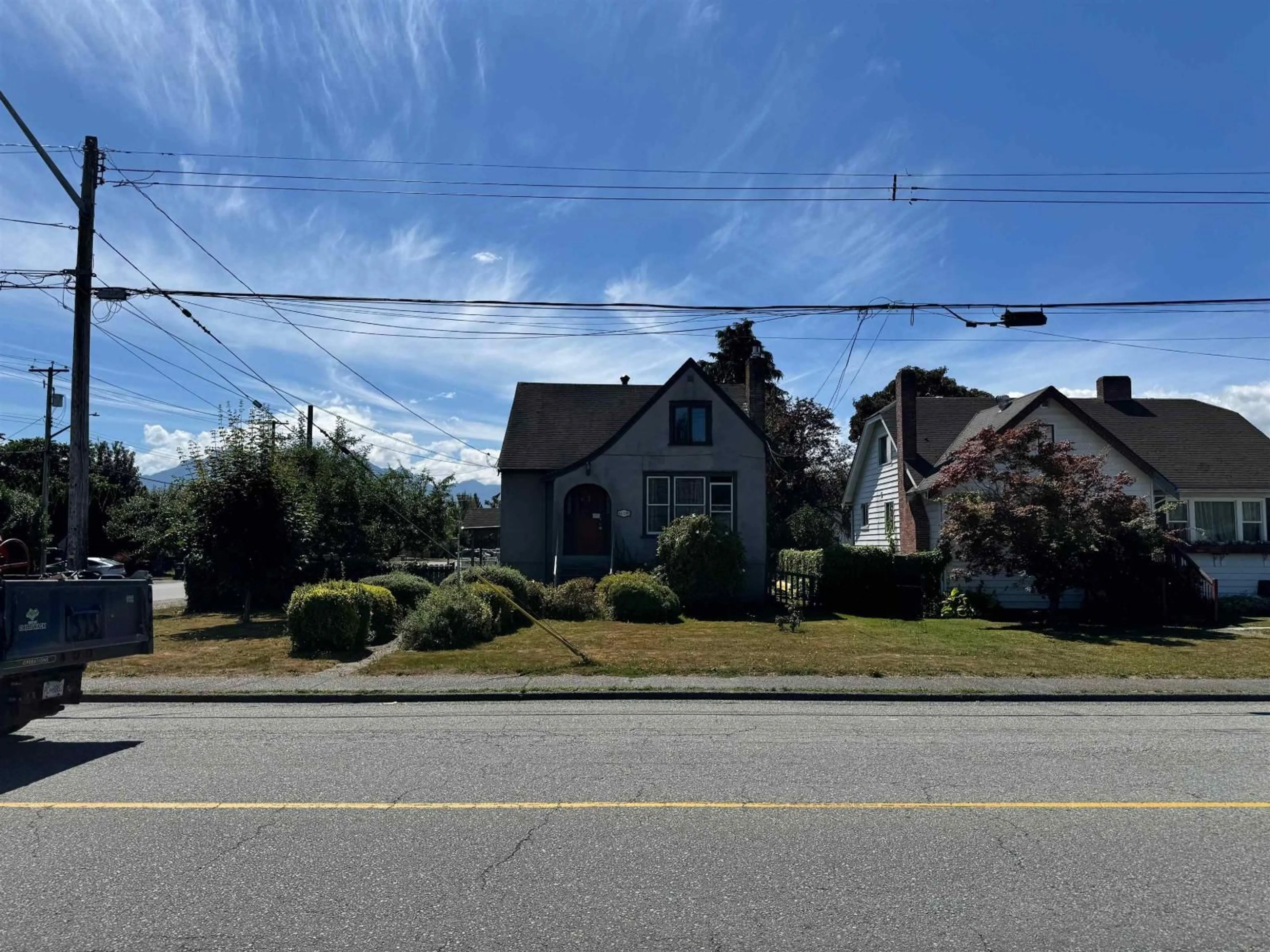 A pic from outside/outdoor area/front of a property/back of a property/a pic from drone, street for 46198 FIRST AVENUE, Chilliwack British Columbia V2P1W3