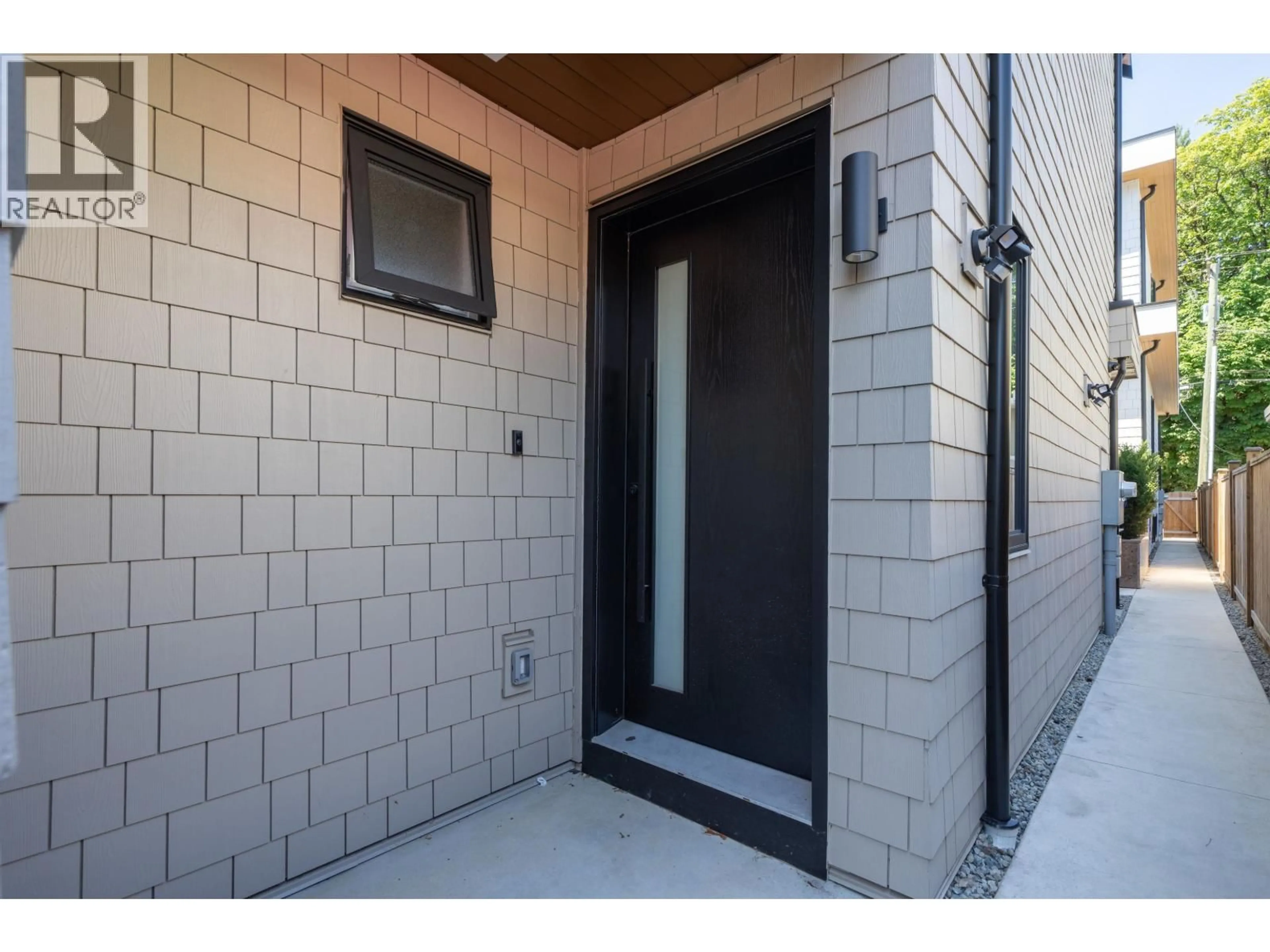 Indoor entryway for 2 - 5963 GRANVILLE STREET, Vancouver British Columbia V6M3C9