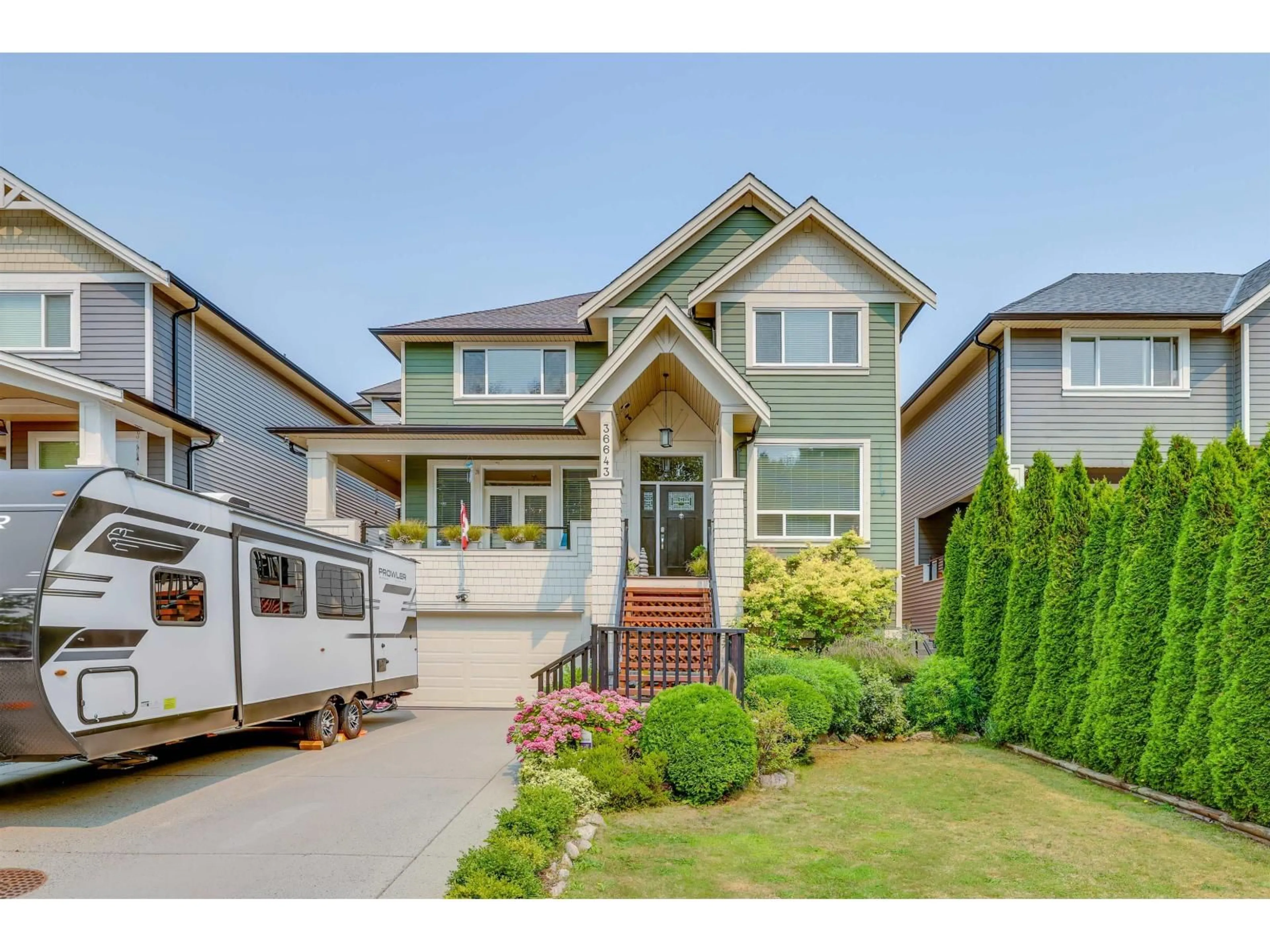 Home with vinyl exterior material, street for 36643 AUGUSTON PARKWAY EAST, Abbotsford British Columbia V3G0E8