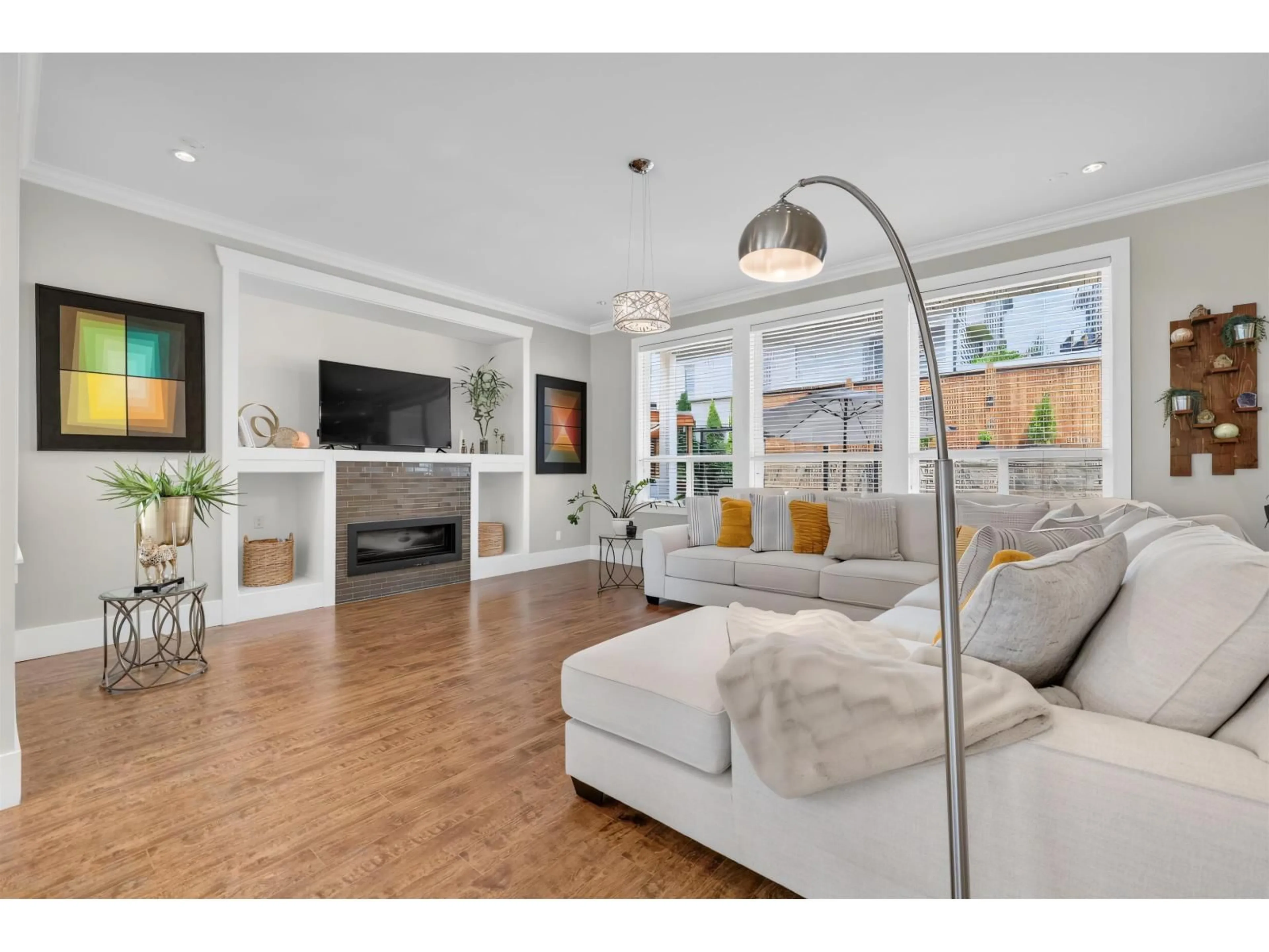 Living room with furniture, wood/laminate floor for 36643 AUGUSTON PARKWAY EAST, Abbotsford British Columbia V3G0E8