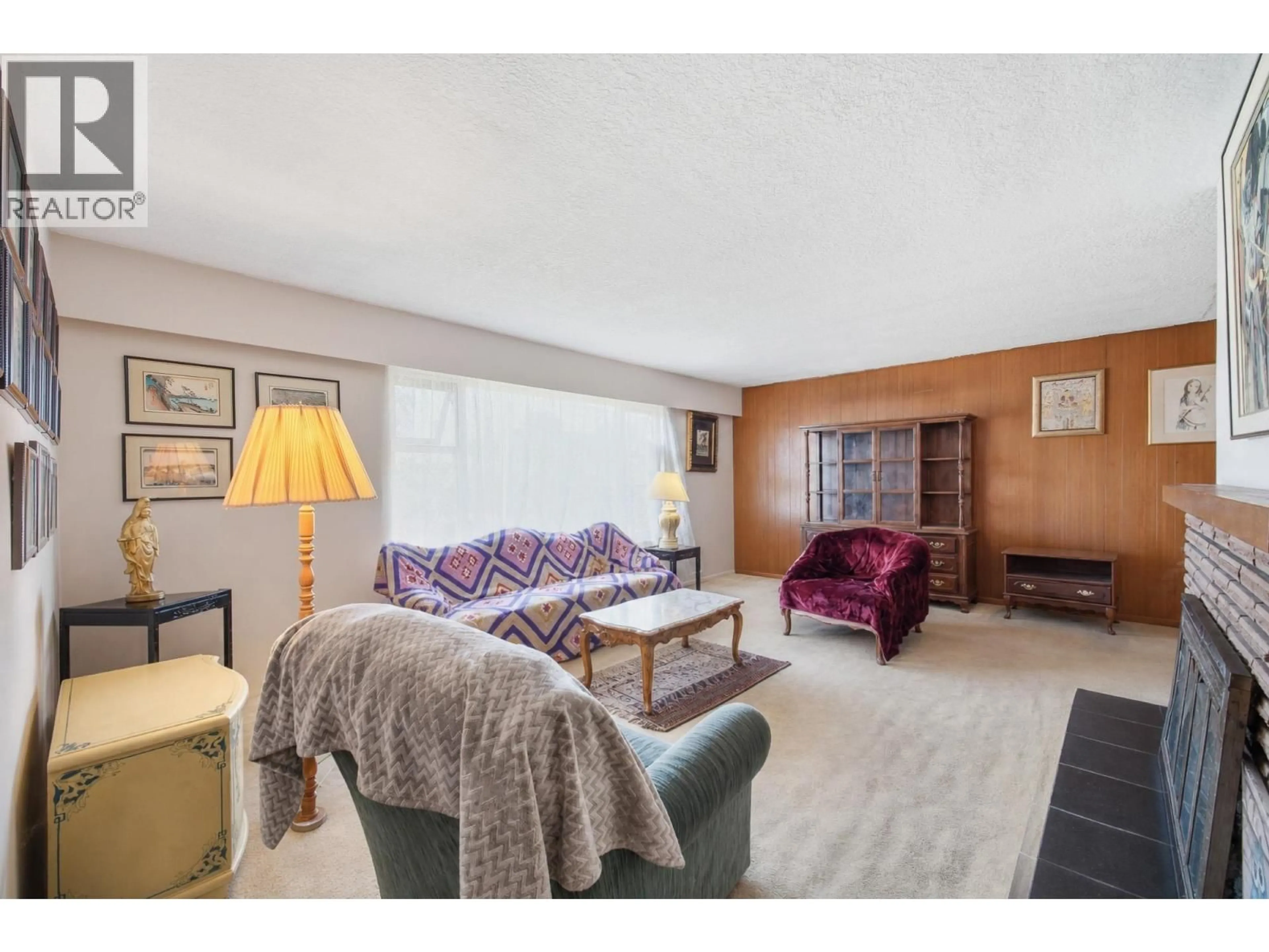 Living room with furniture, unknown for 5480 CATHAY ROAD, Richmond British Columbia V7C3C8