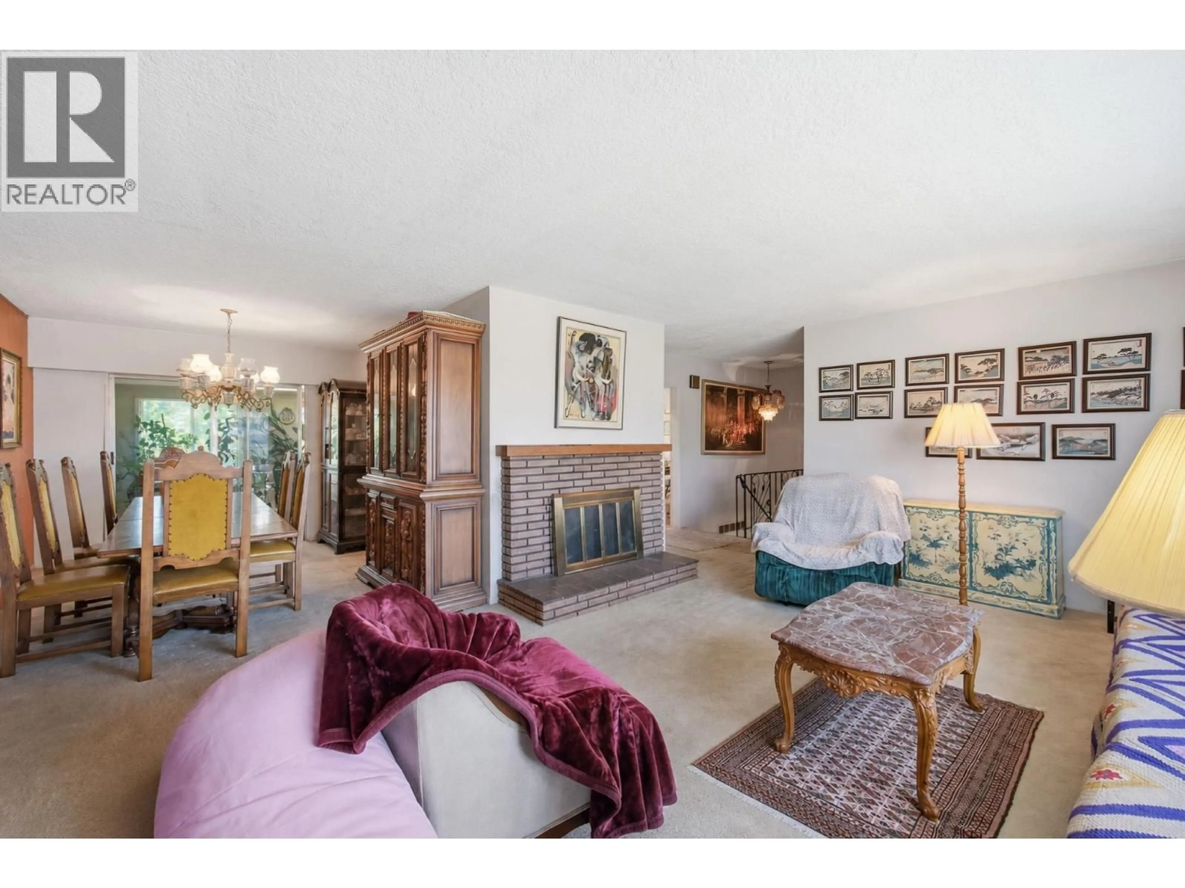Living room with furniture, unknown for 5480 CATHAY ROAD, Richmond British Columbia V7C3C8