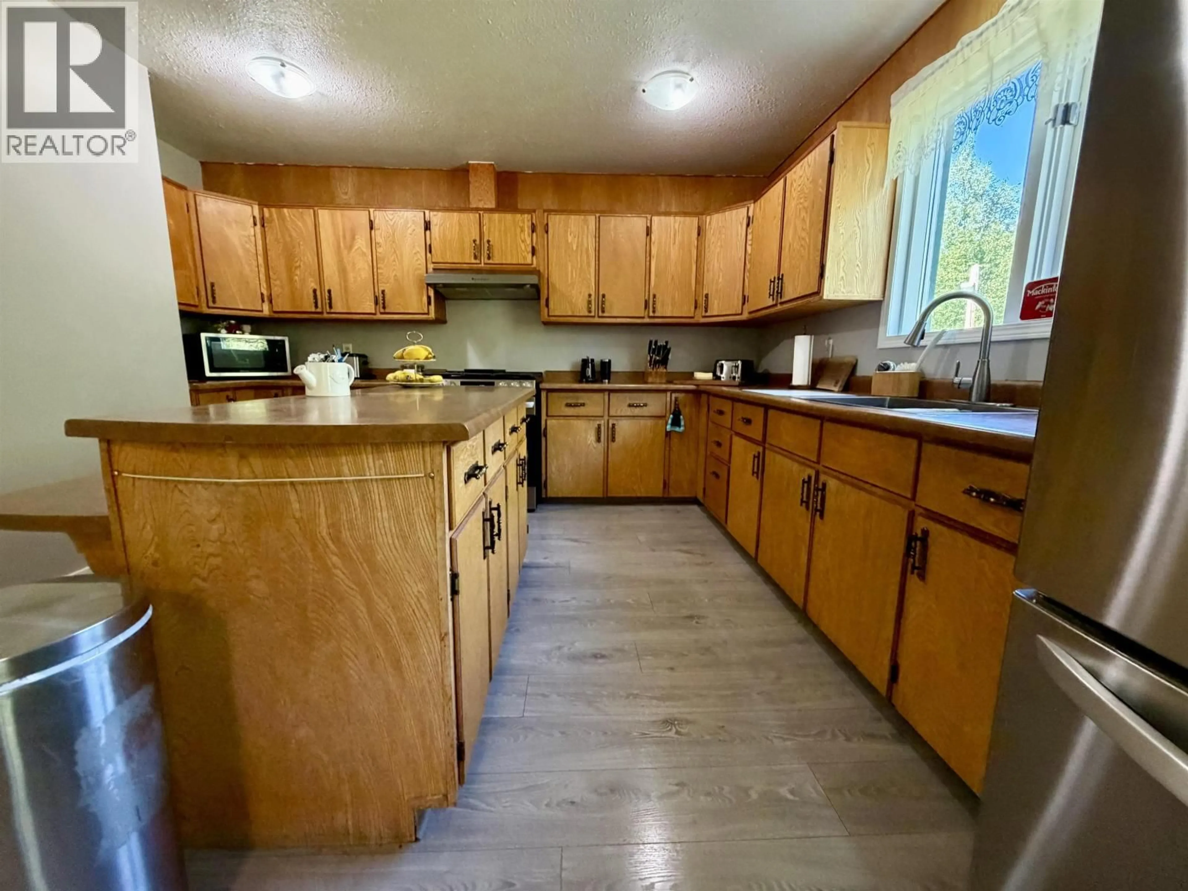 Standard kitchen, unknown for 8490 LOUISE DRIVE, Prince George British Columbia V2N6G4