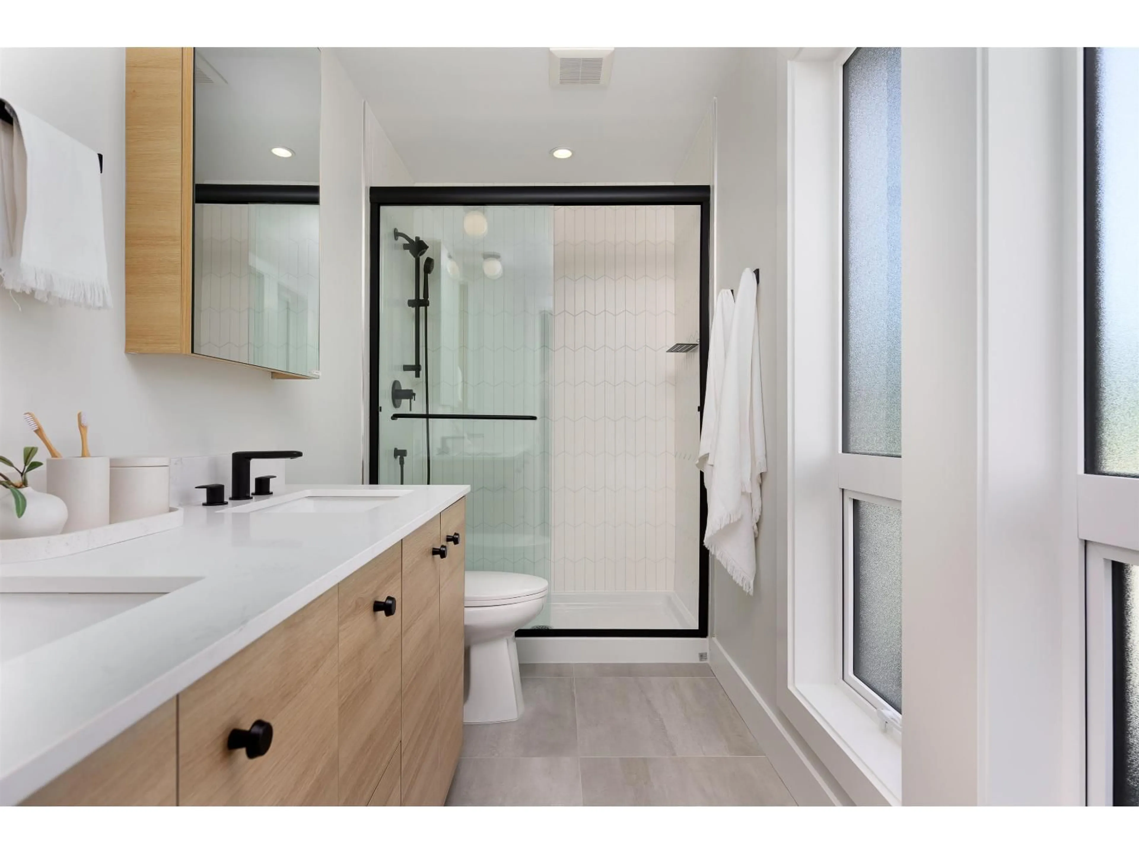 Contemporary bathroom, ceramic/tile floor for 39 - 20335 70A AVENUE, Langley British Columbia V2Y1S8