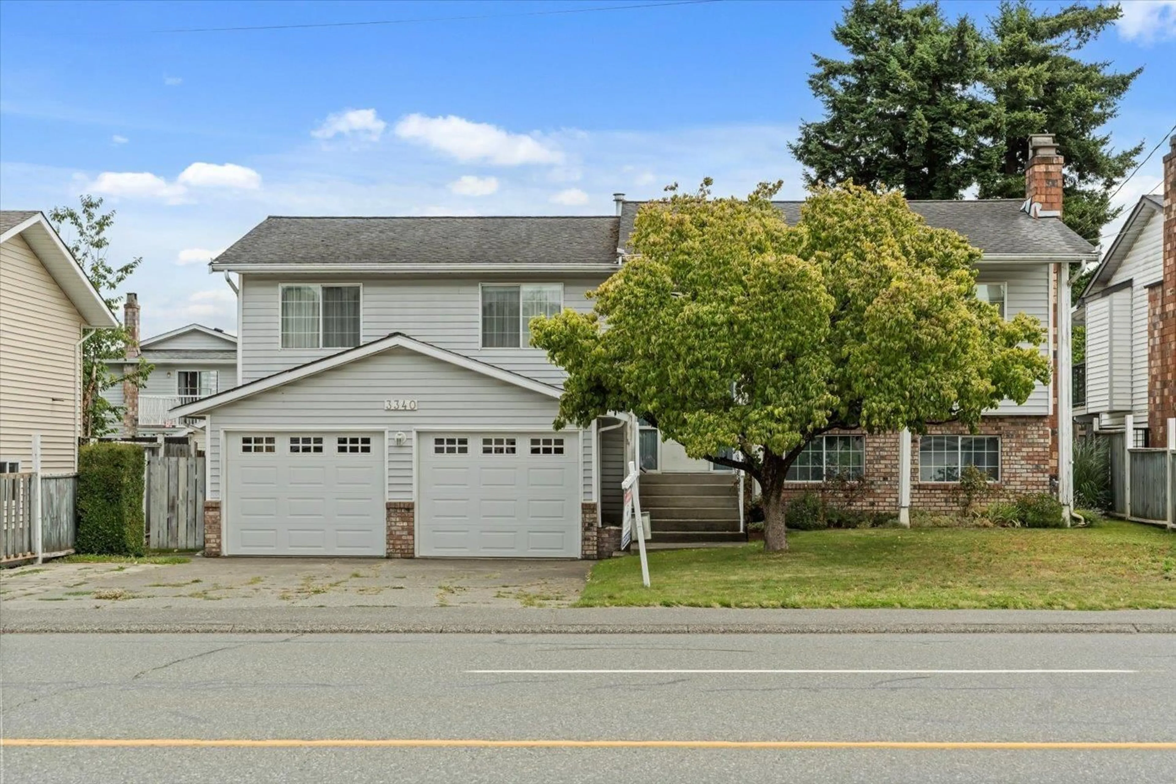 Home with vinyl exterior material, street for 3340 CLEARBROOK ROAD, Abbotsford British Columbia V2T4T4