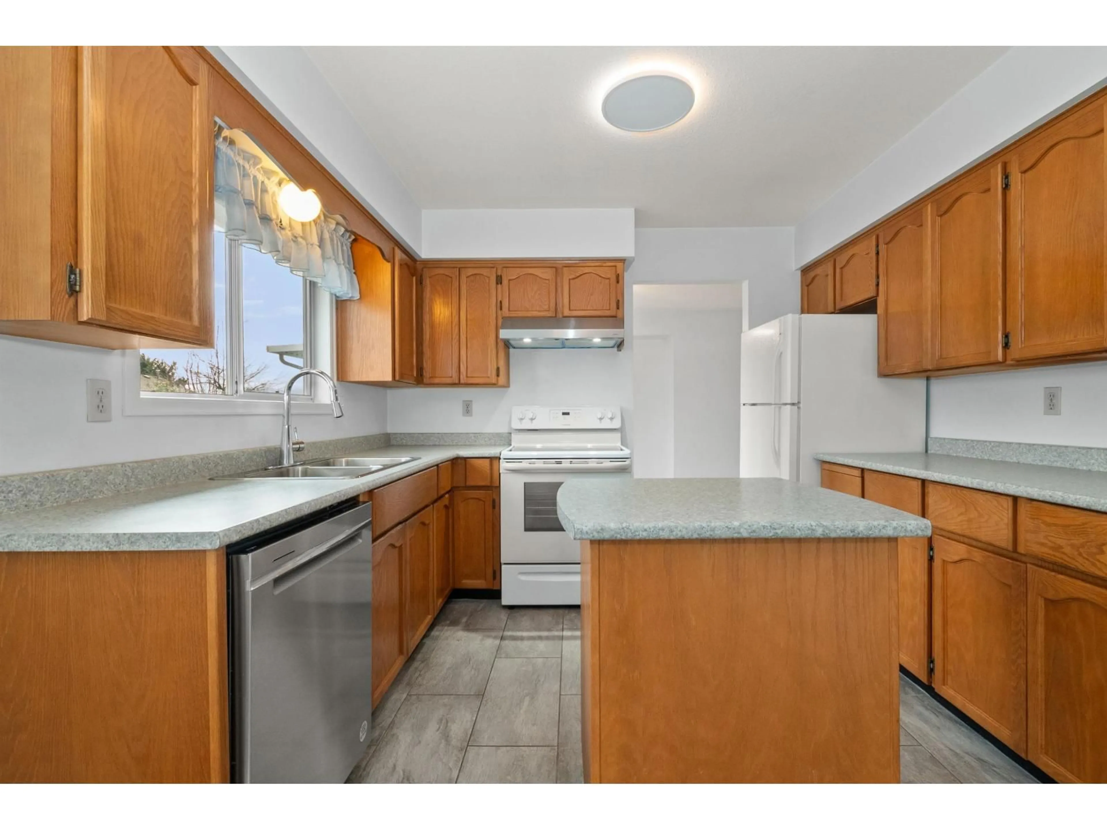 Standard kitchen, unknown for 3340 CLEARBROOK ROAD, Abbotsford British Columbia V2T4T4
