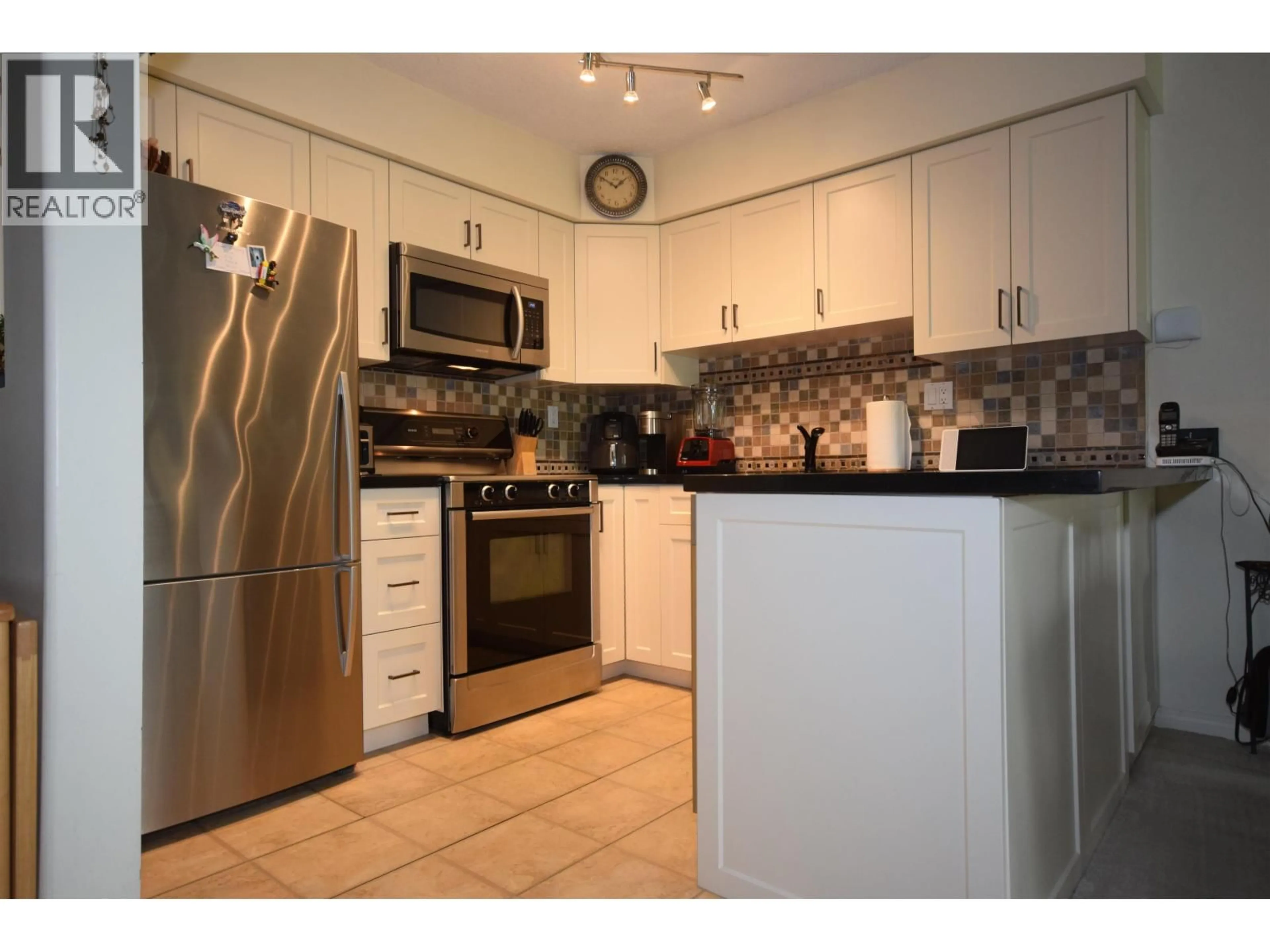 Standard kitchen, unknown for 210 - 74 MINER STREET, New Westminster British Columbia V3L5N6