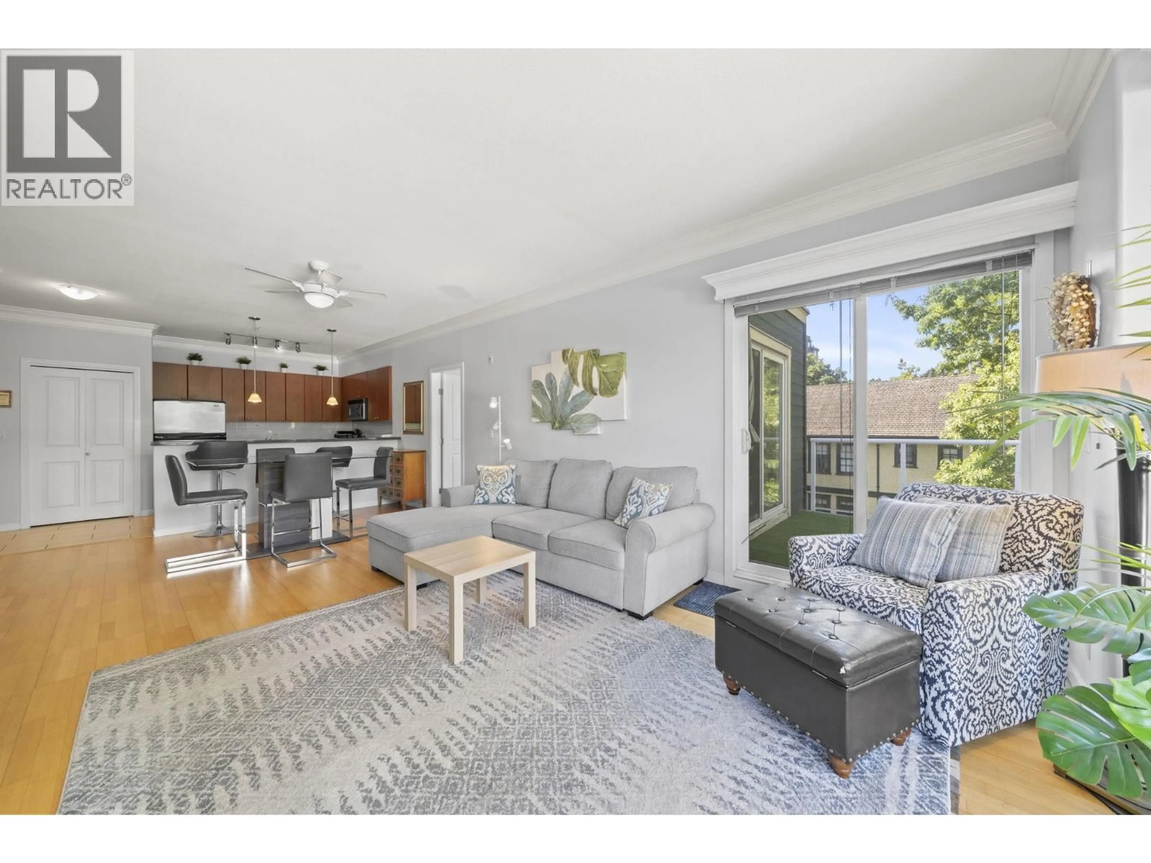 Living room with furniture, wood/laminate floor for 413 - 14 ROYAL AVENUE, New Westminster British Columbia V3L5W5